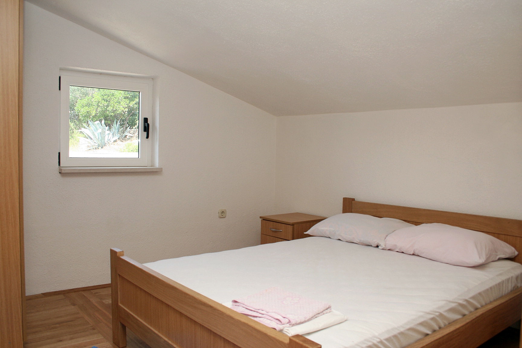Three bedroom apartment near beach Basina, Hvar  A-a