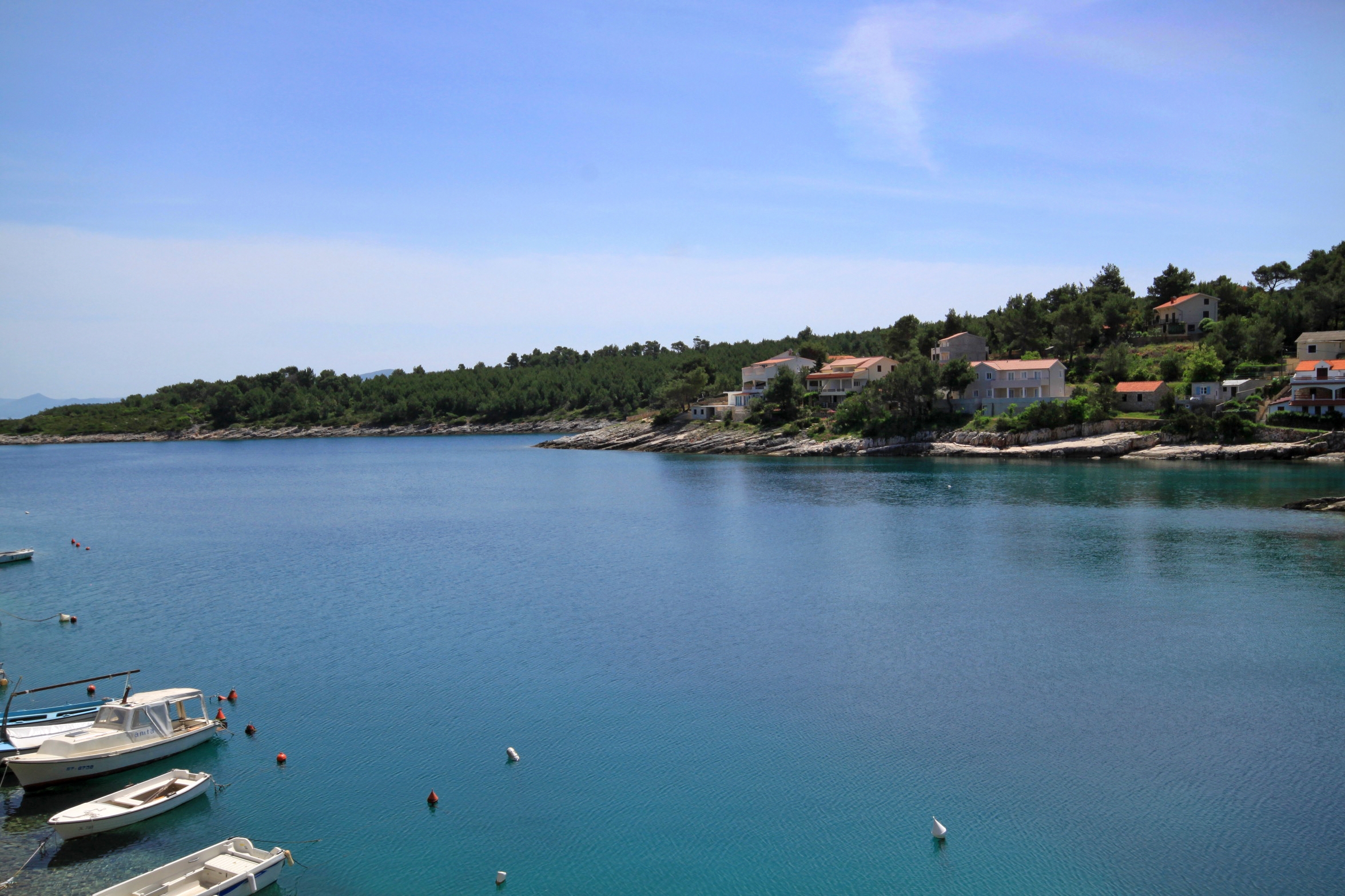 One bedroom apartment near beach Basina, Hvar  A-b