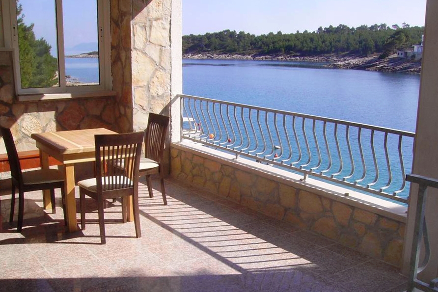 One bedroom apartment near beach Basina, Hvar (A-4599-h)