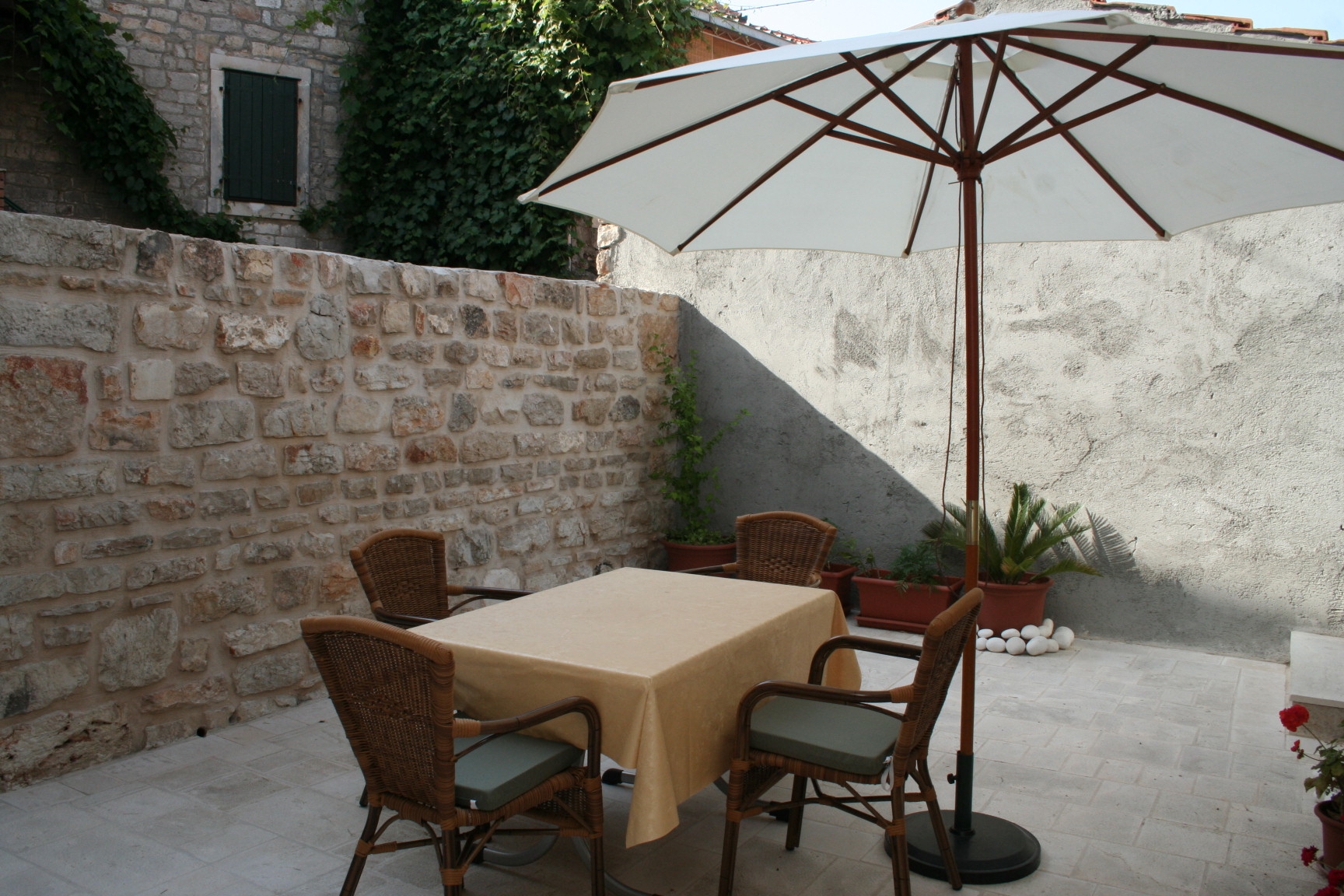 One bedroom apartment with terrace Vrboska, Hvar  A-a