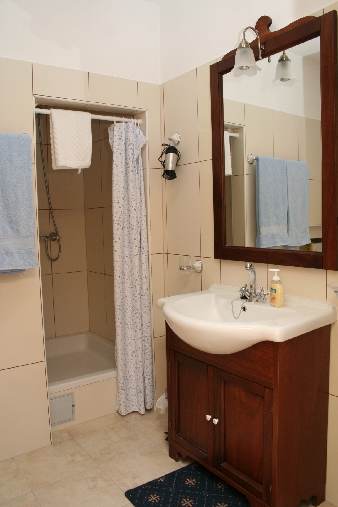 One bedroom apartment with terrace Vrboska, Hvar  A-b
