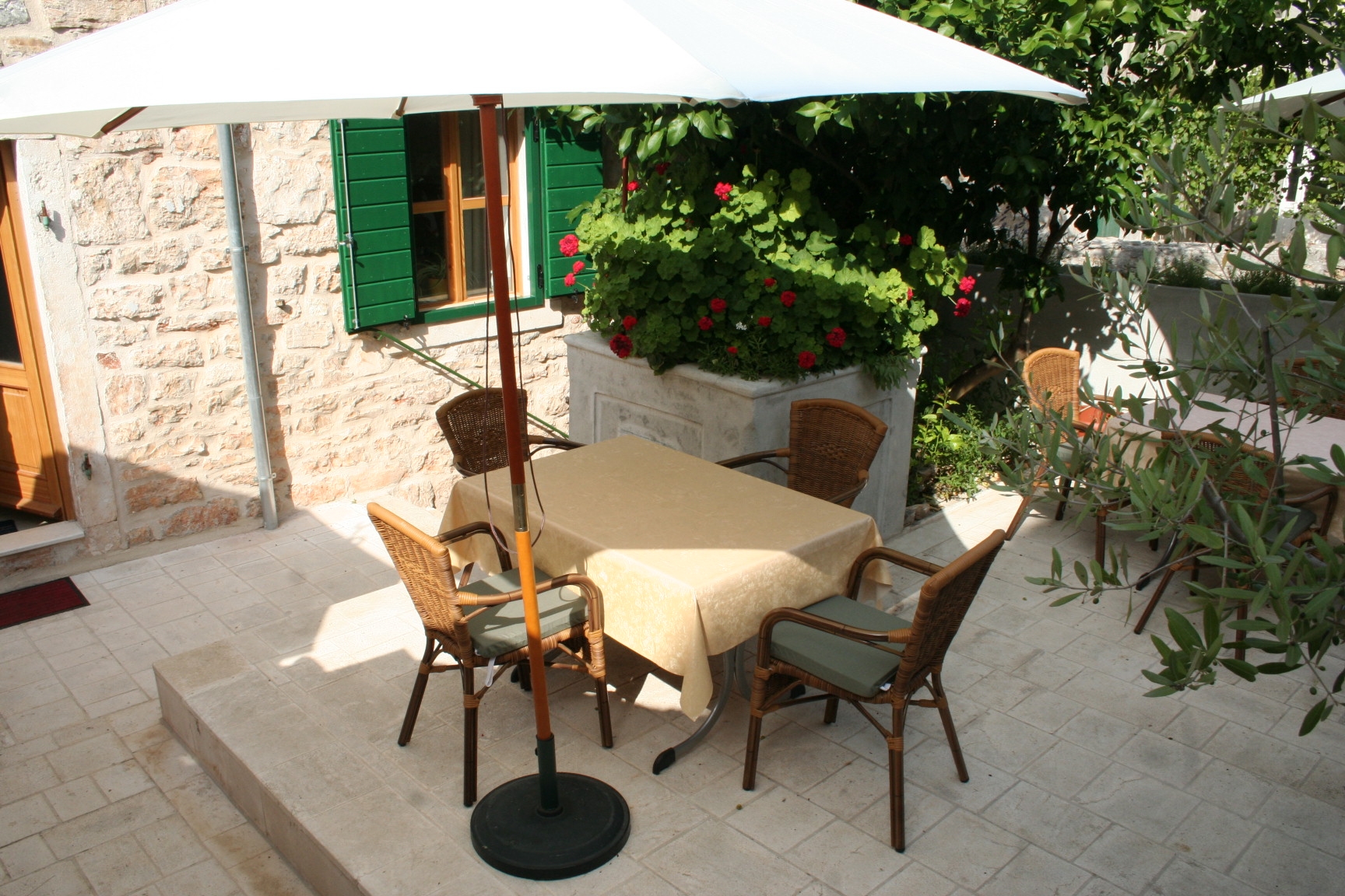 One bedroom apartment with terrace Vrboska, Hvar  A-b