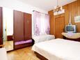 Jelsa, Bedroom in the apartment, air condition available, (pet friendly) and WiFi.