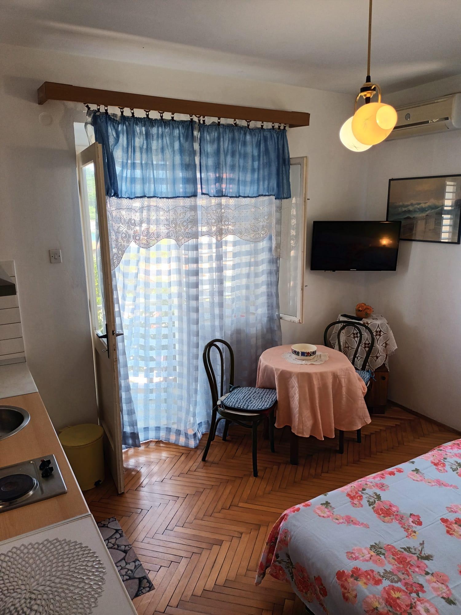 Studio flat with balcony Jelsa, Hvar (AS-4602-a)