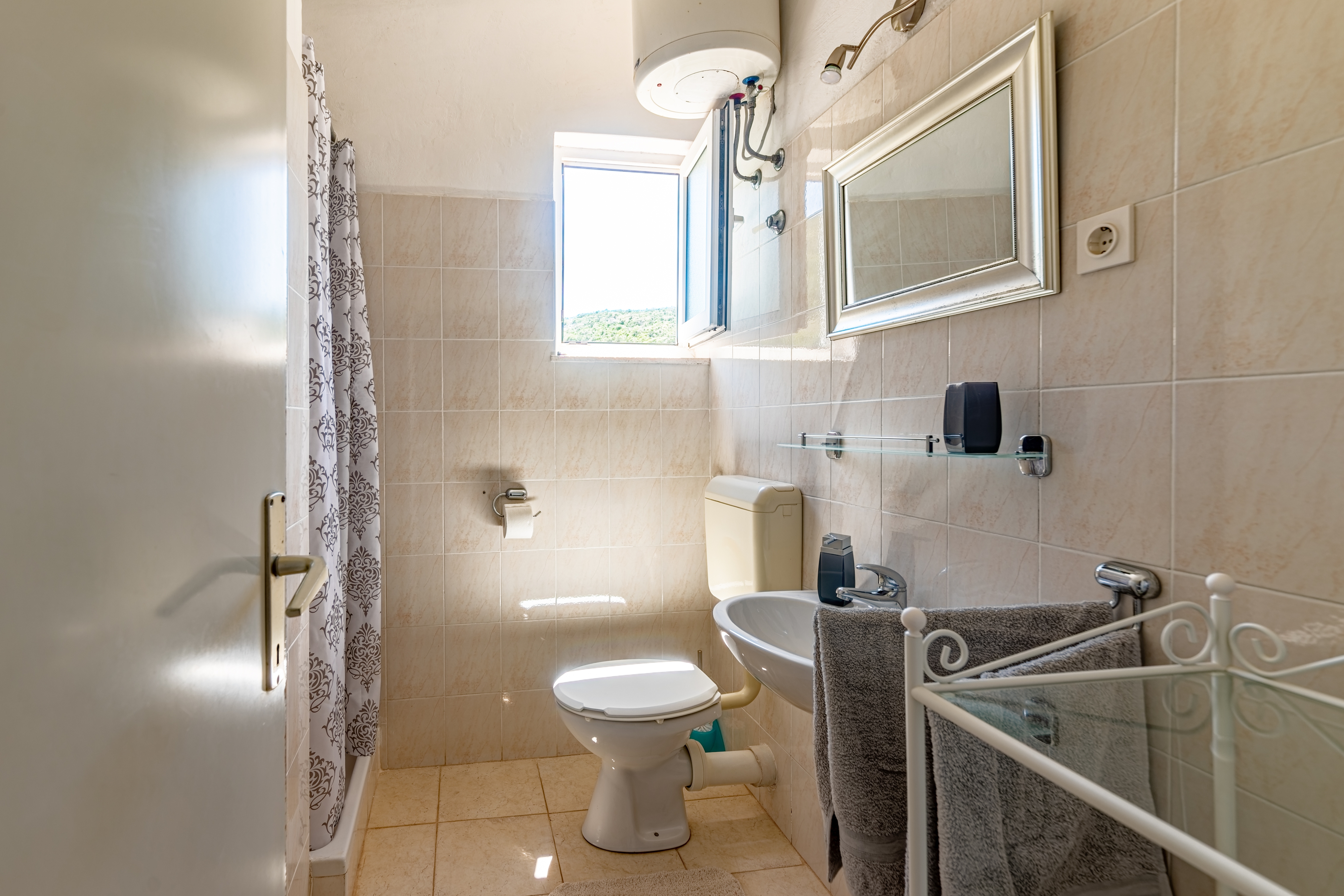 Two bedroom apartment near beach Cove Pokrivenik, Hvar  A-b