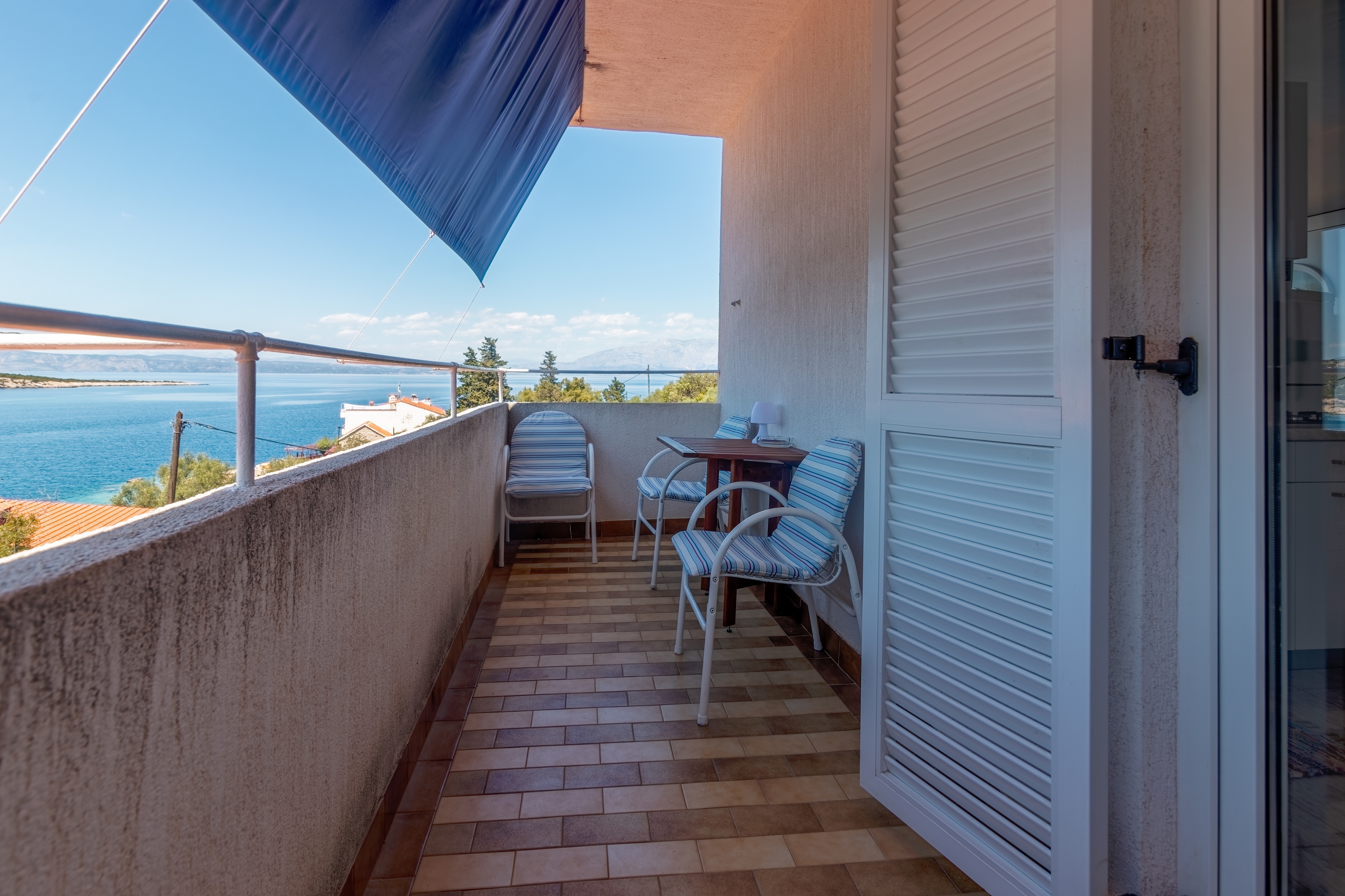 One bedroom apartment near beach Cove Pokrivenik, Hvar (A-4604-d)