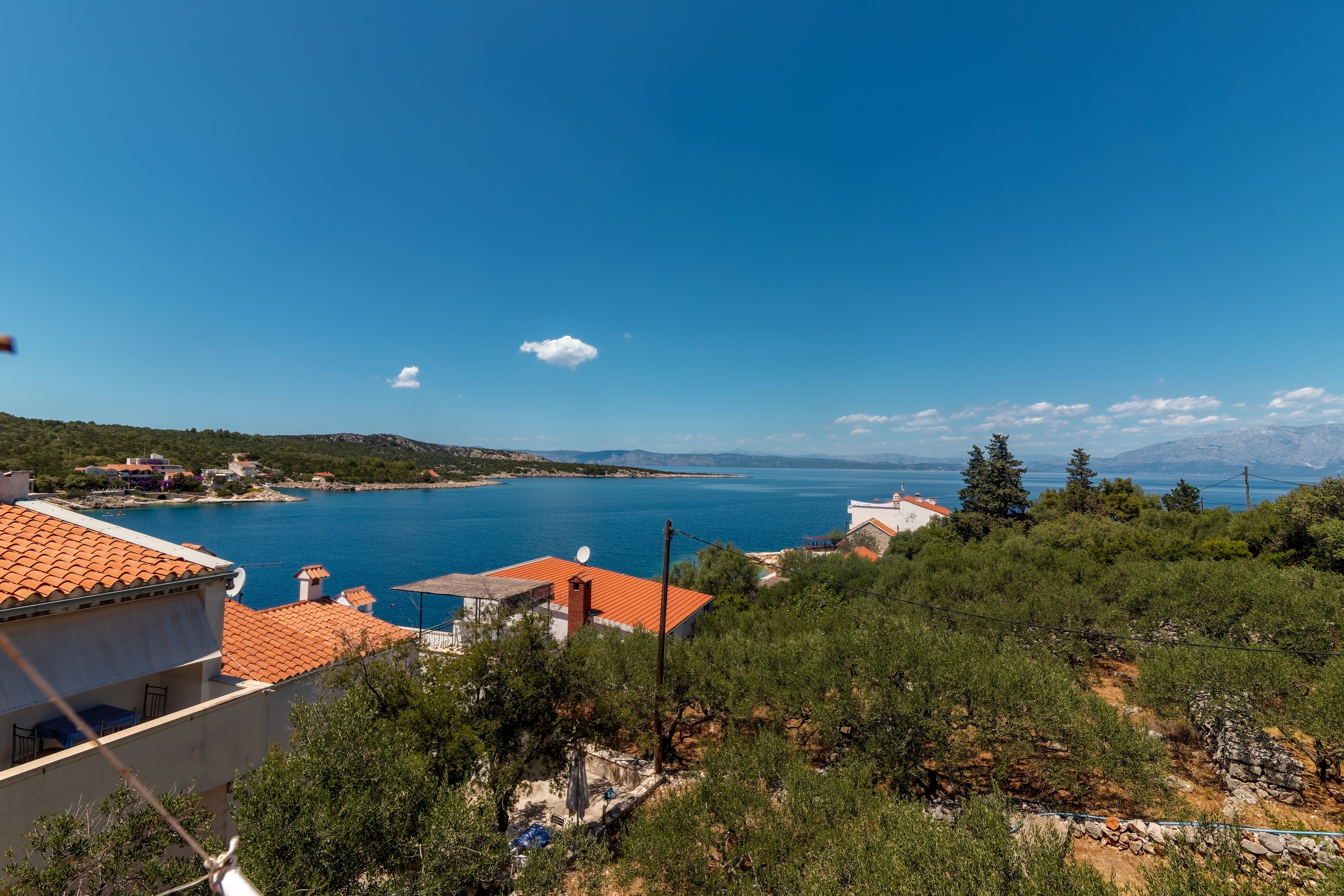 One bedroom apartment near beach Cove Pokrivenik, Hvar  A-d
