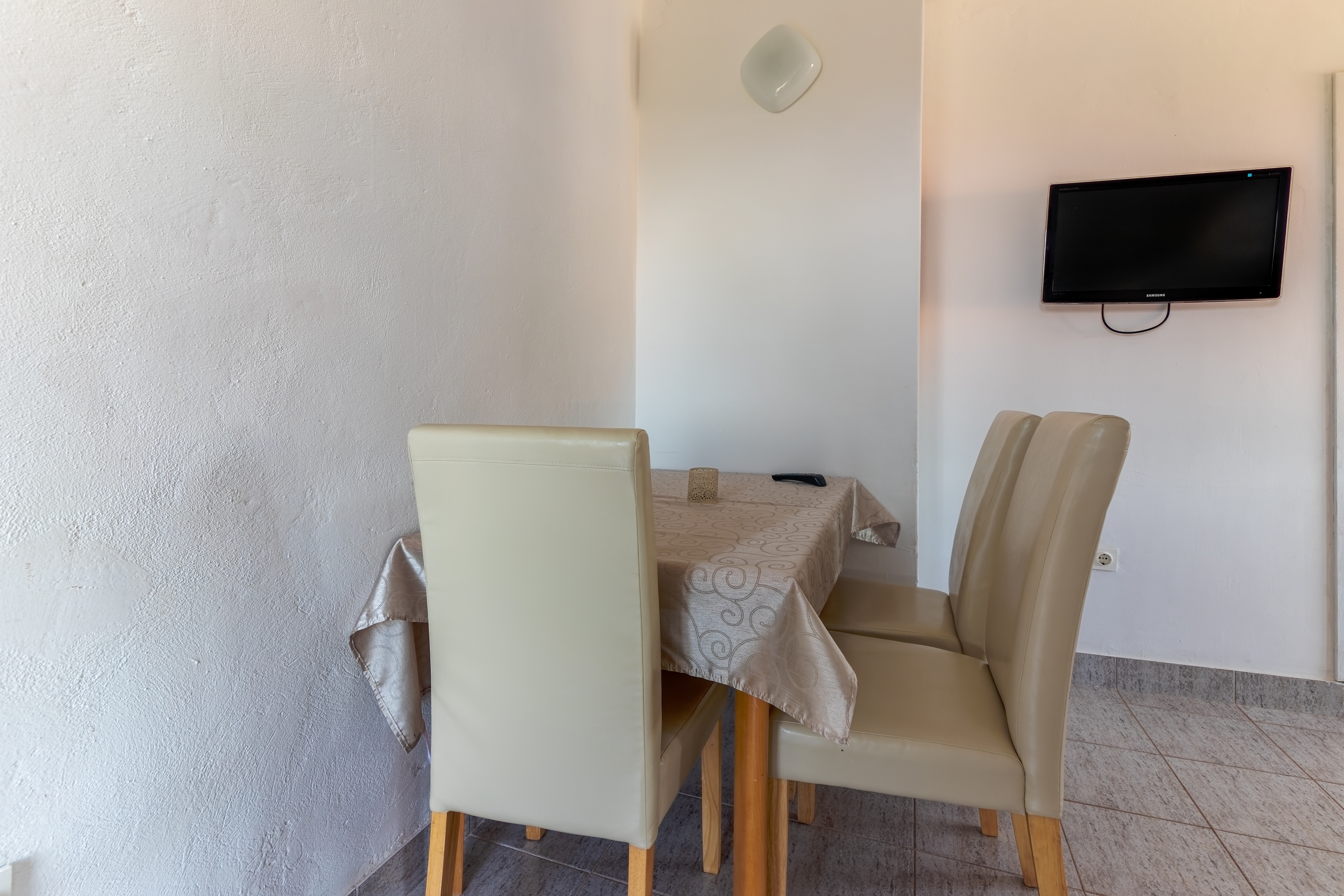 One bedroom apartment near beach Cove Pokrivenik, Hvar (A-4604-d)