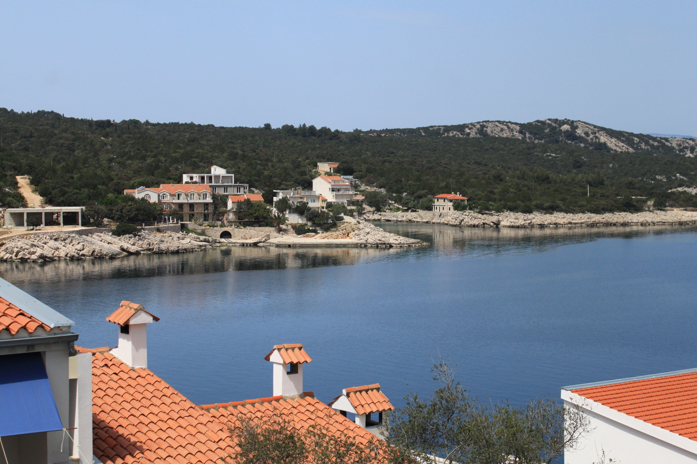 One bedroom apartment near beach Cove Pokrivenik, Hvar  A-e