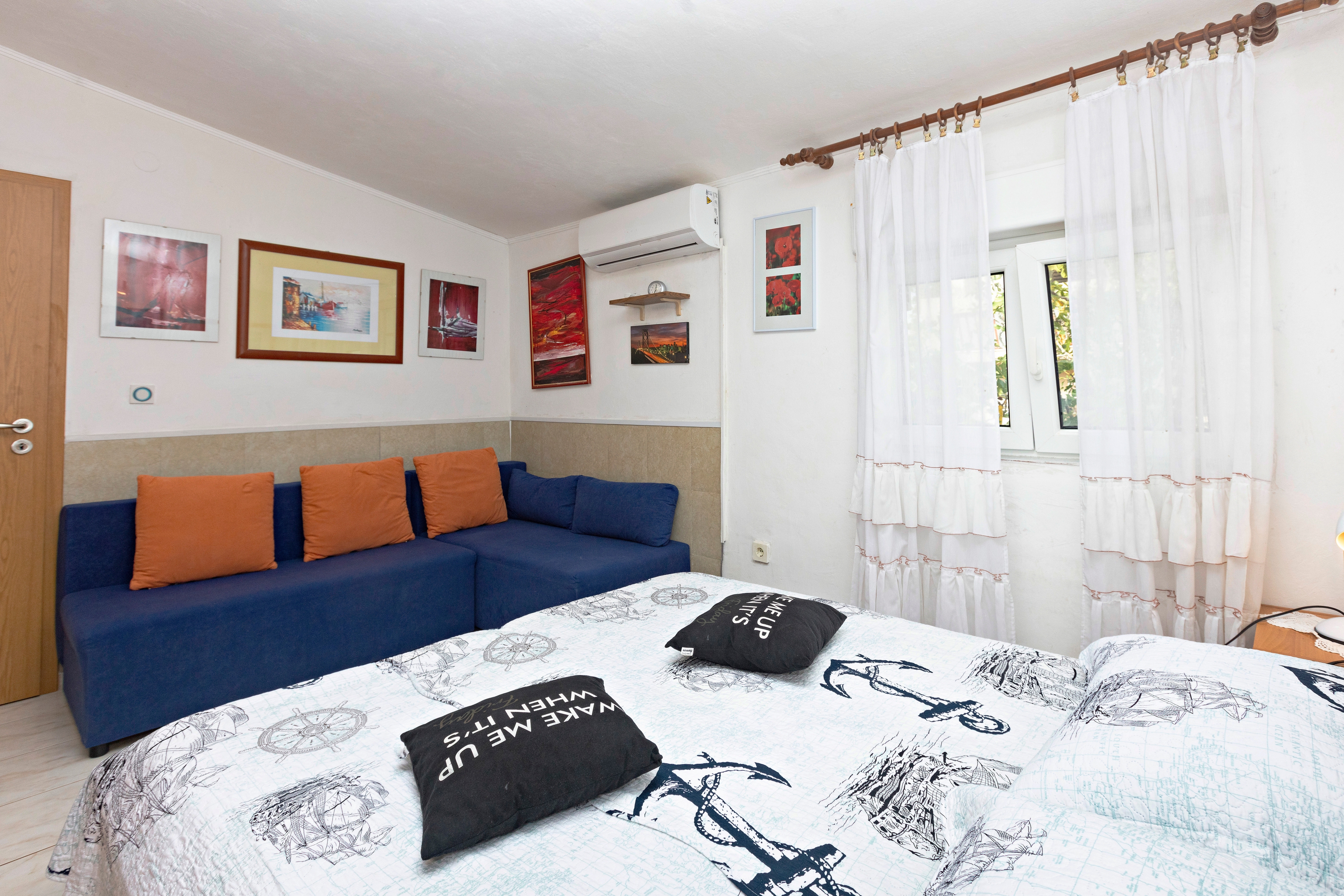 Two bedroom apartment near beach Grebaštica, Šibenik  A-c