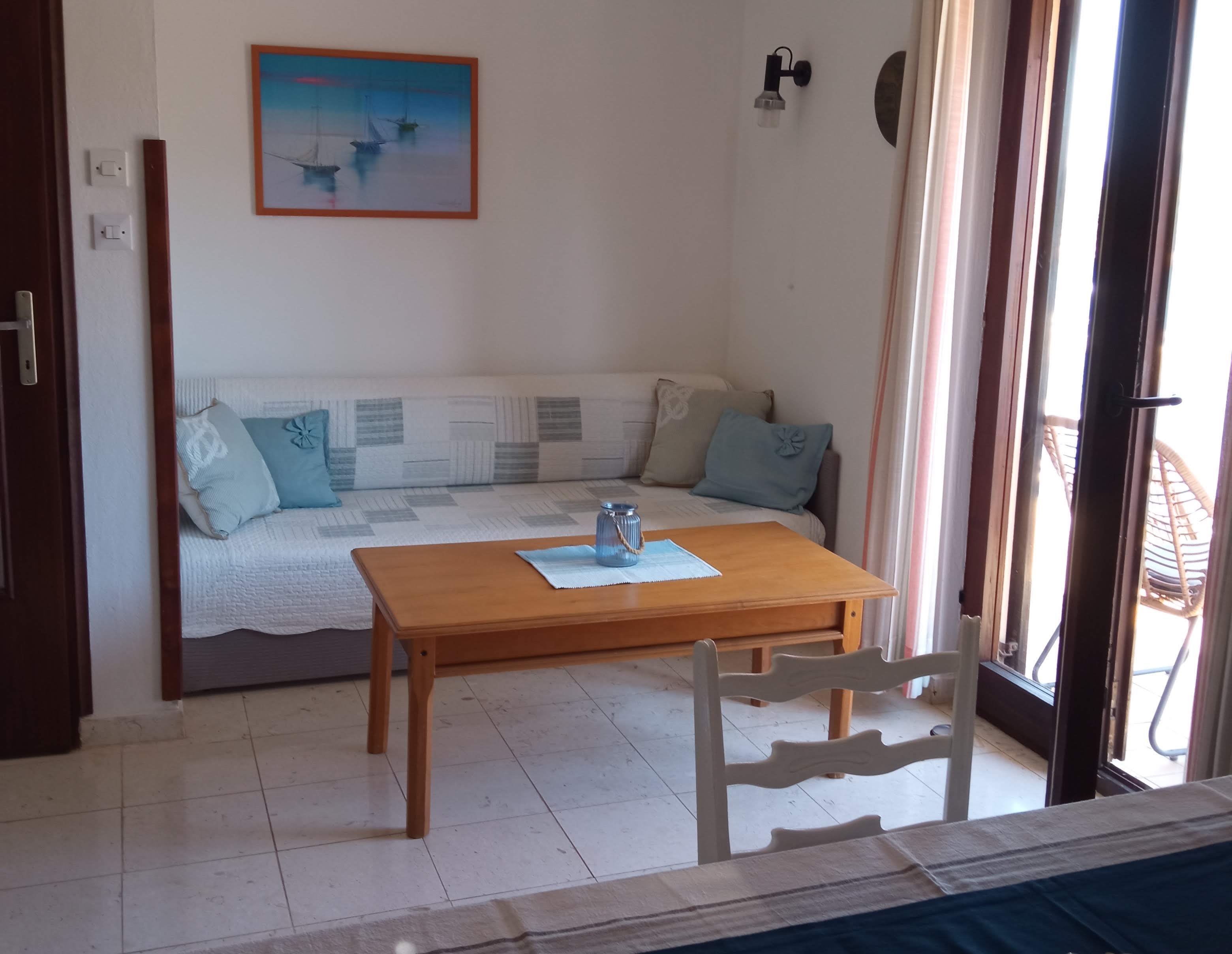 Three bedroom apartment with terrace and sea view Basina, Hvar (A-4620-a)