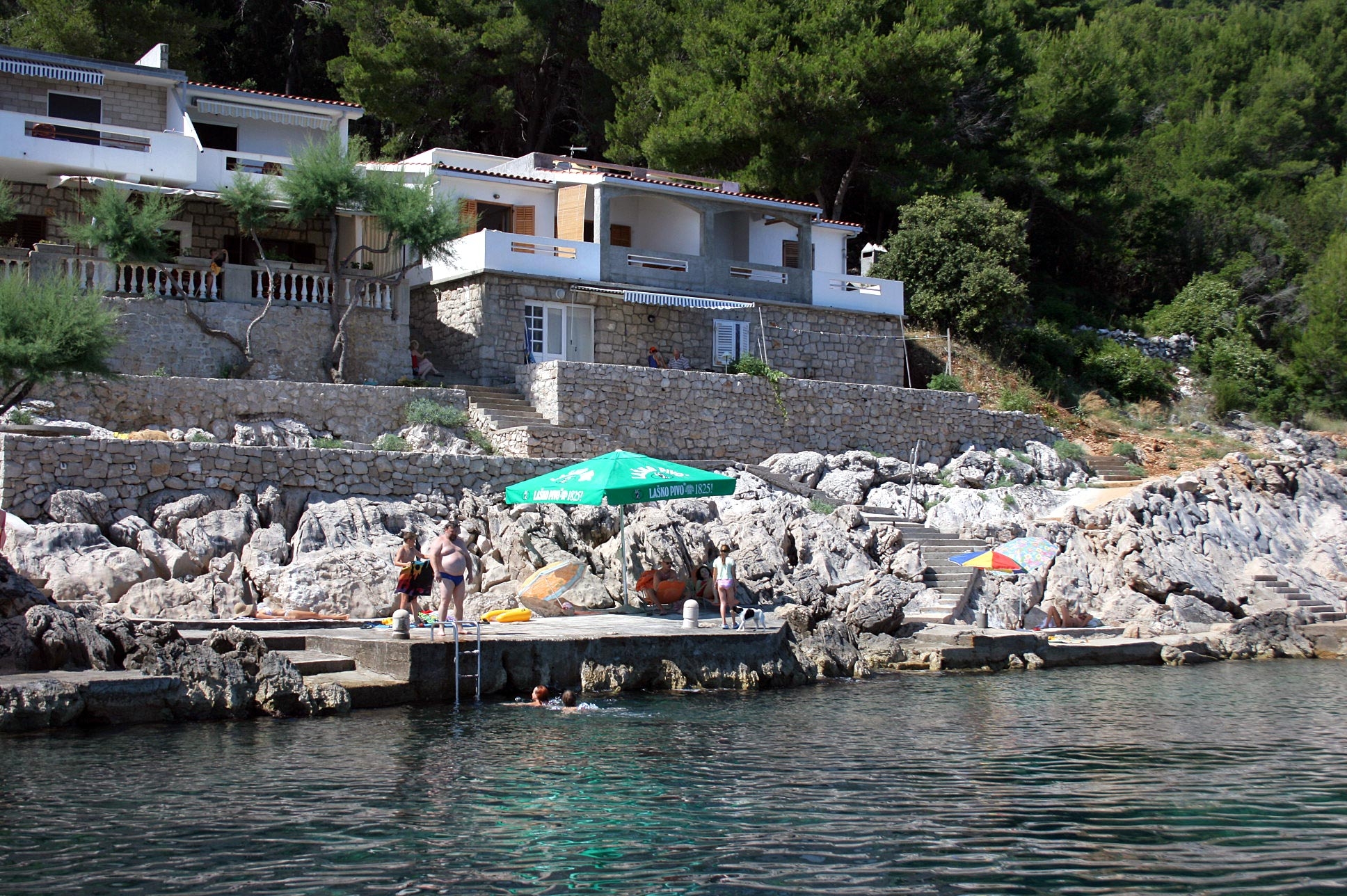 Dvosobni apartman uz plažu Uvala Solotiša, Hvar  A-b