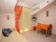 Dining room Arbanija, Dining room in the apartment, air condition available and WiFi.