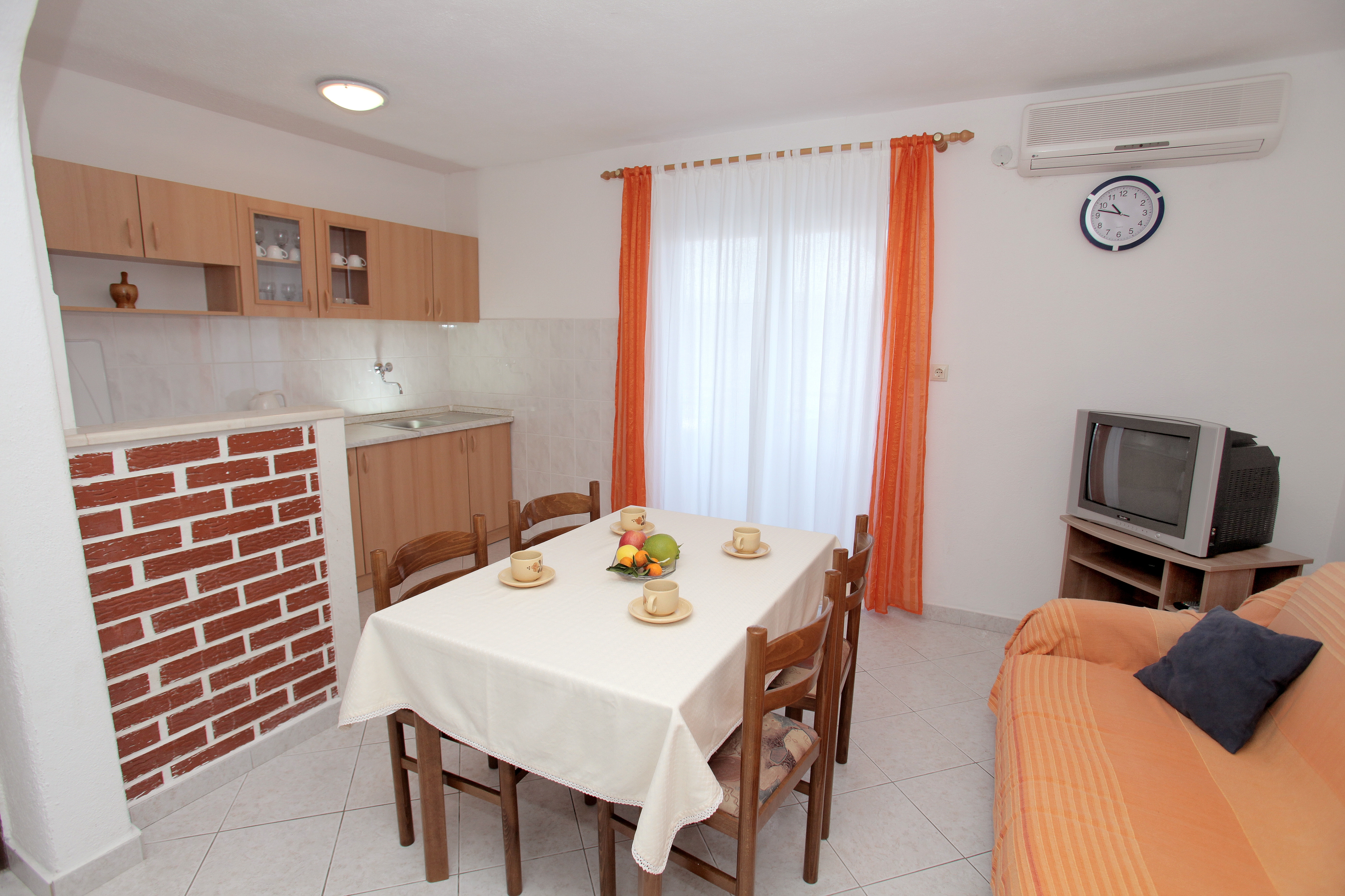 One bedroom apartment with terrace and sea view Mastrinka, Čiovo (A-4648-b)