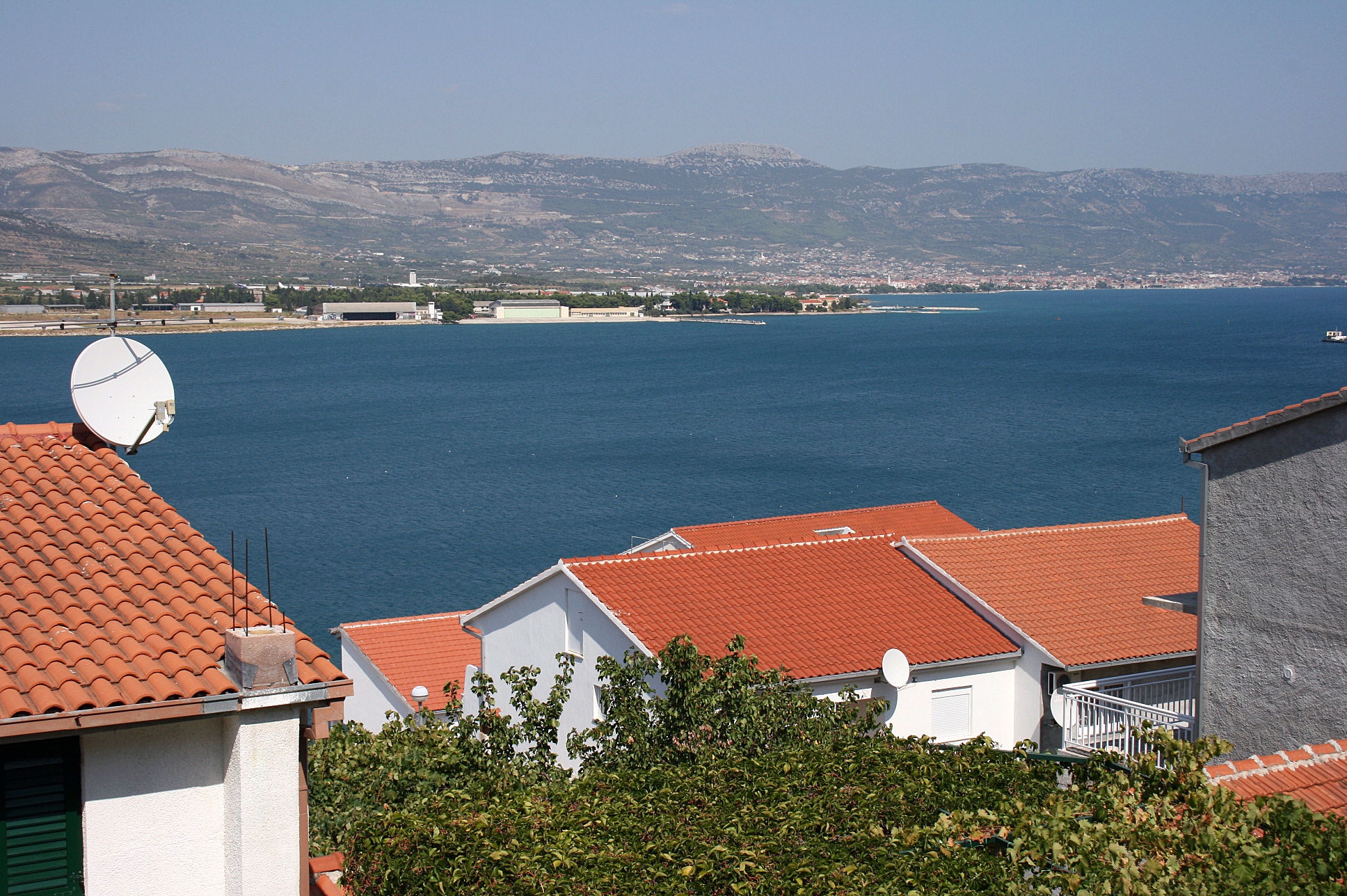 One bedroom apartment with terrace and sea view Mastrinka, Čiovo  A-b