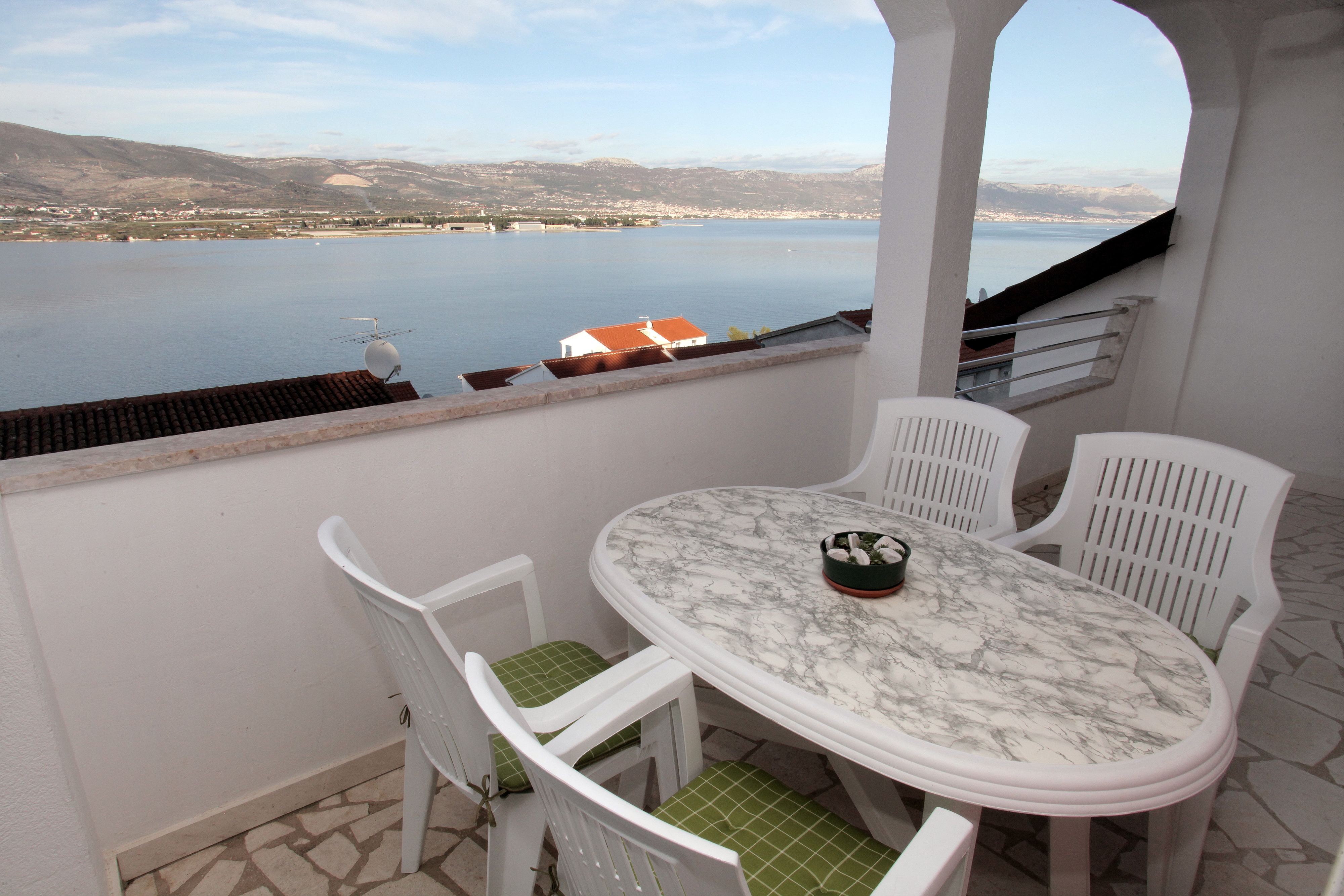 Two bedroom apartment with balcony and sea view Mastrinka, Čiovo  A-d