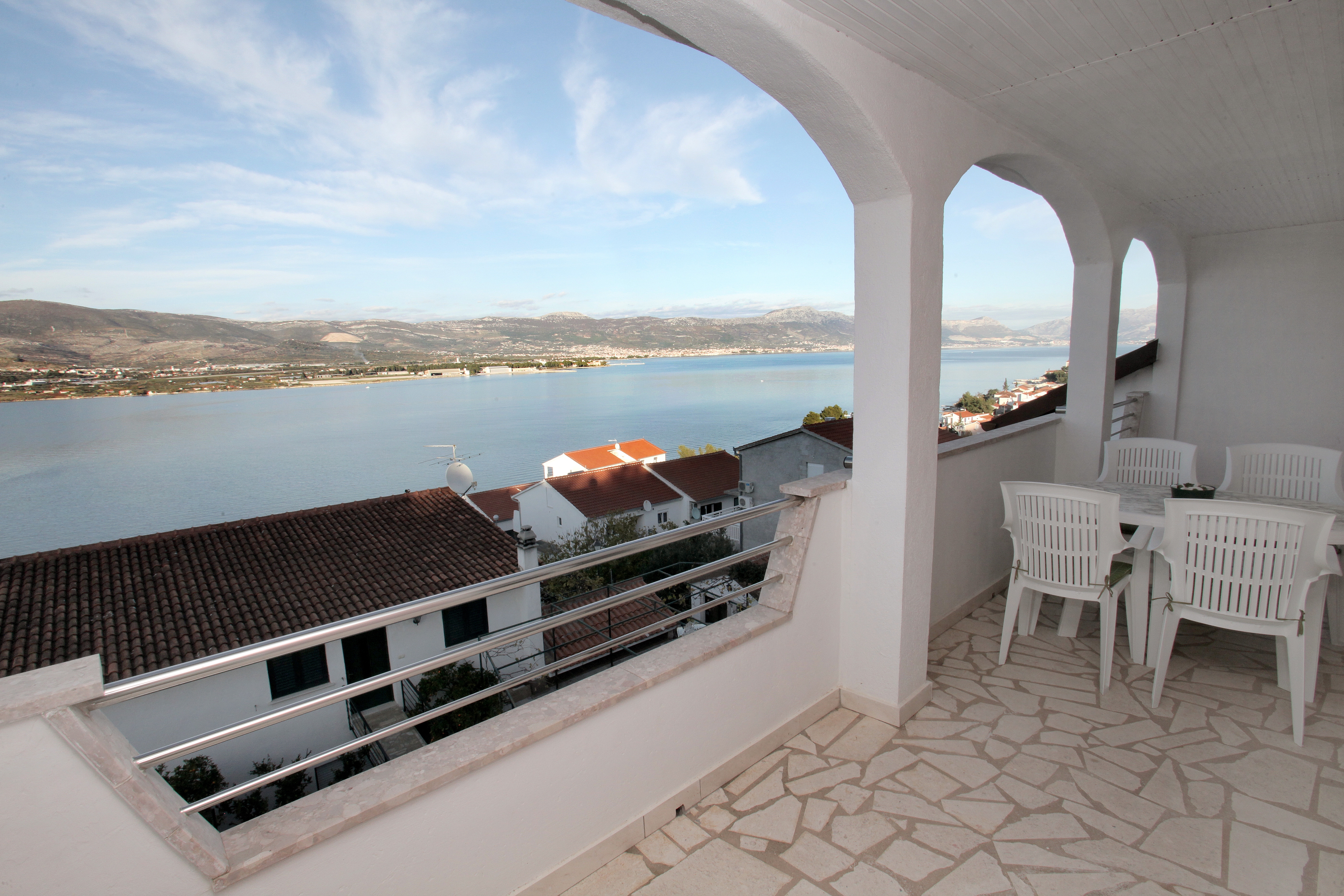 Two bedroom apartment with balcony and sea view Mastrinka, Čiovo (A-4648-d)