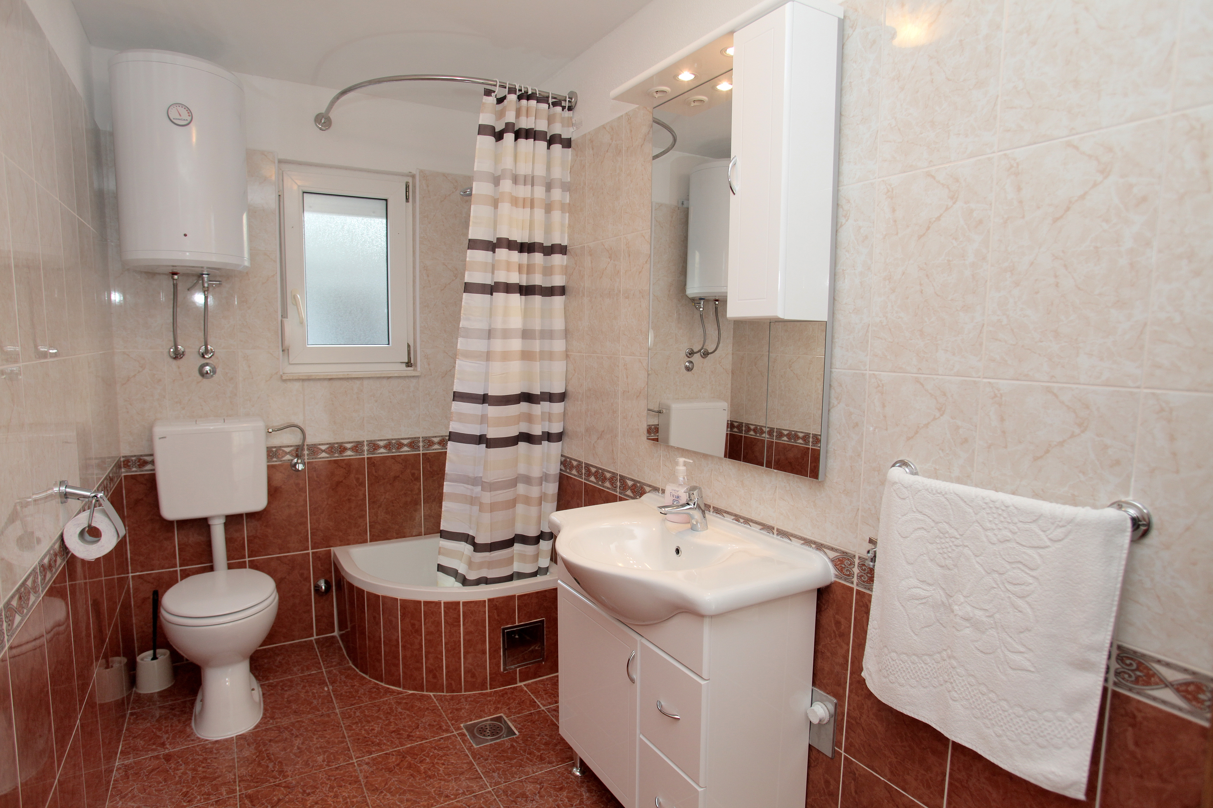 Two bedroom apartment with balcony and sea view Mastrinka, Čiovo  A-d