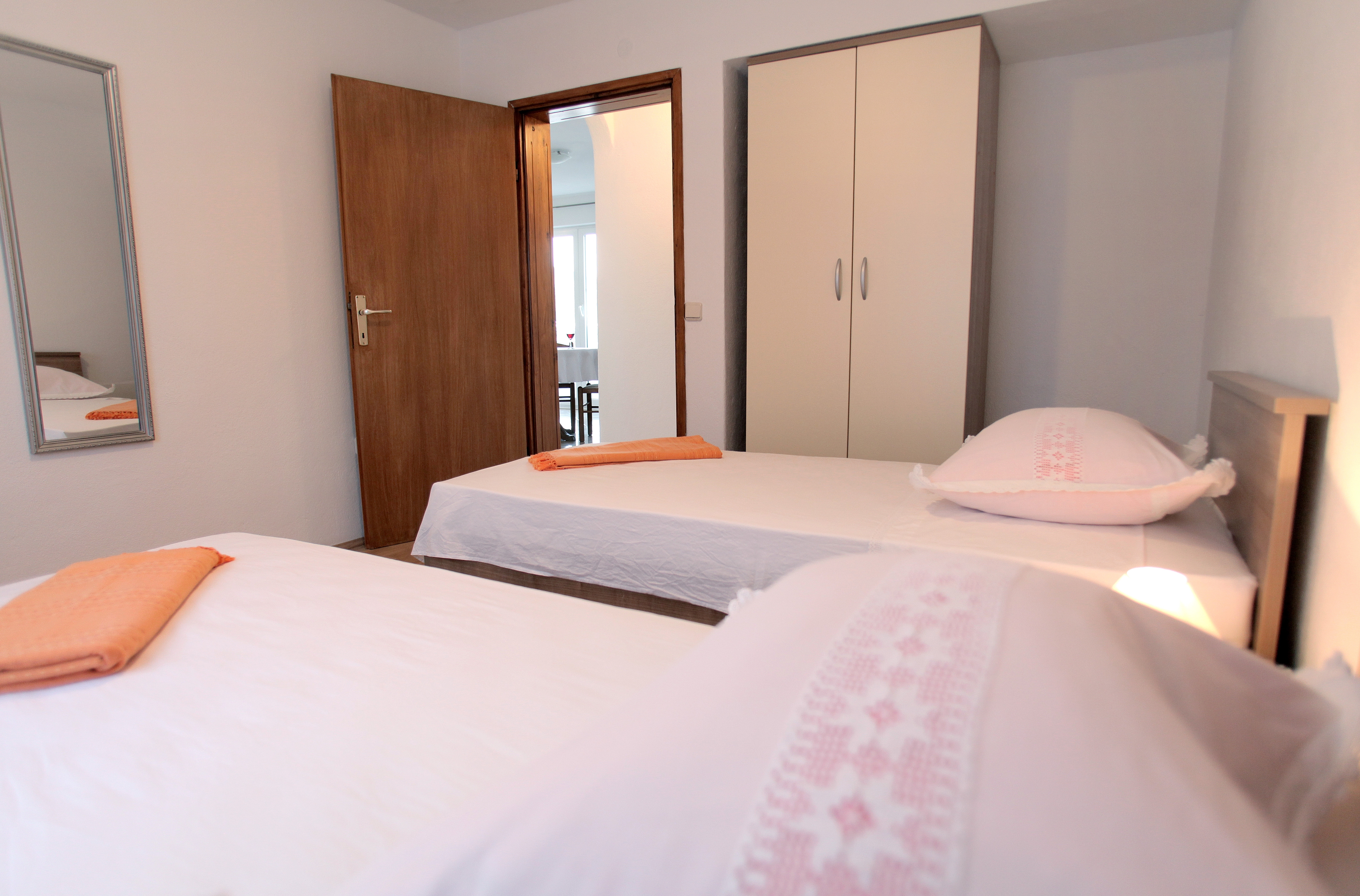 Two bedroom apartment with balcony and sea view Mastrinka, Čiovo  A-d