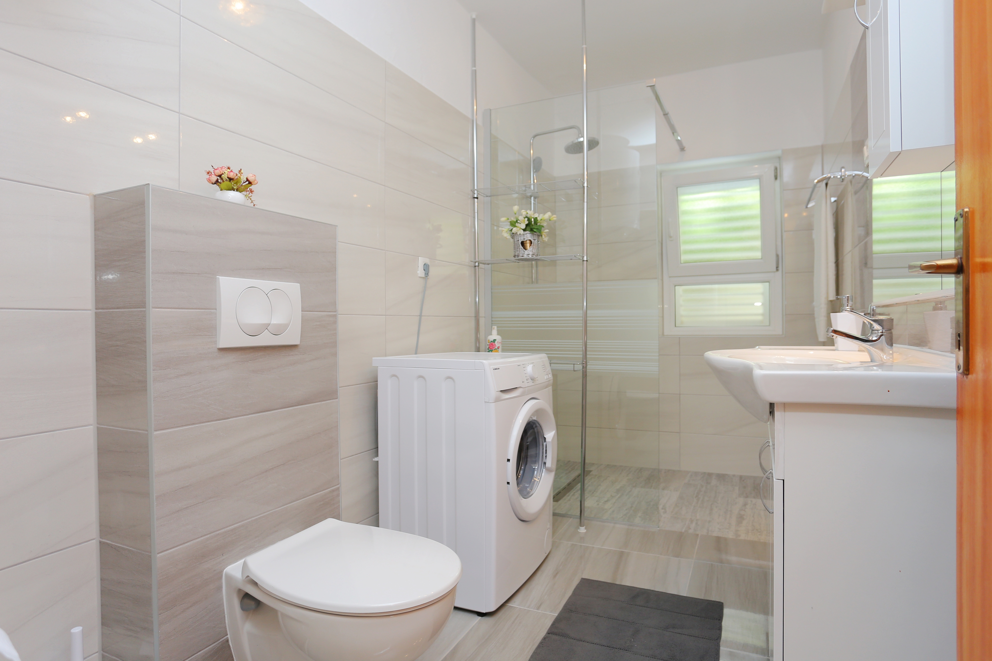 Four bedroom apartment with terrace and sea view Nemira, Omiš  A-a