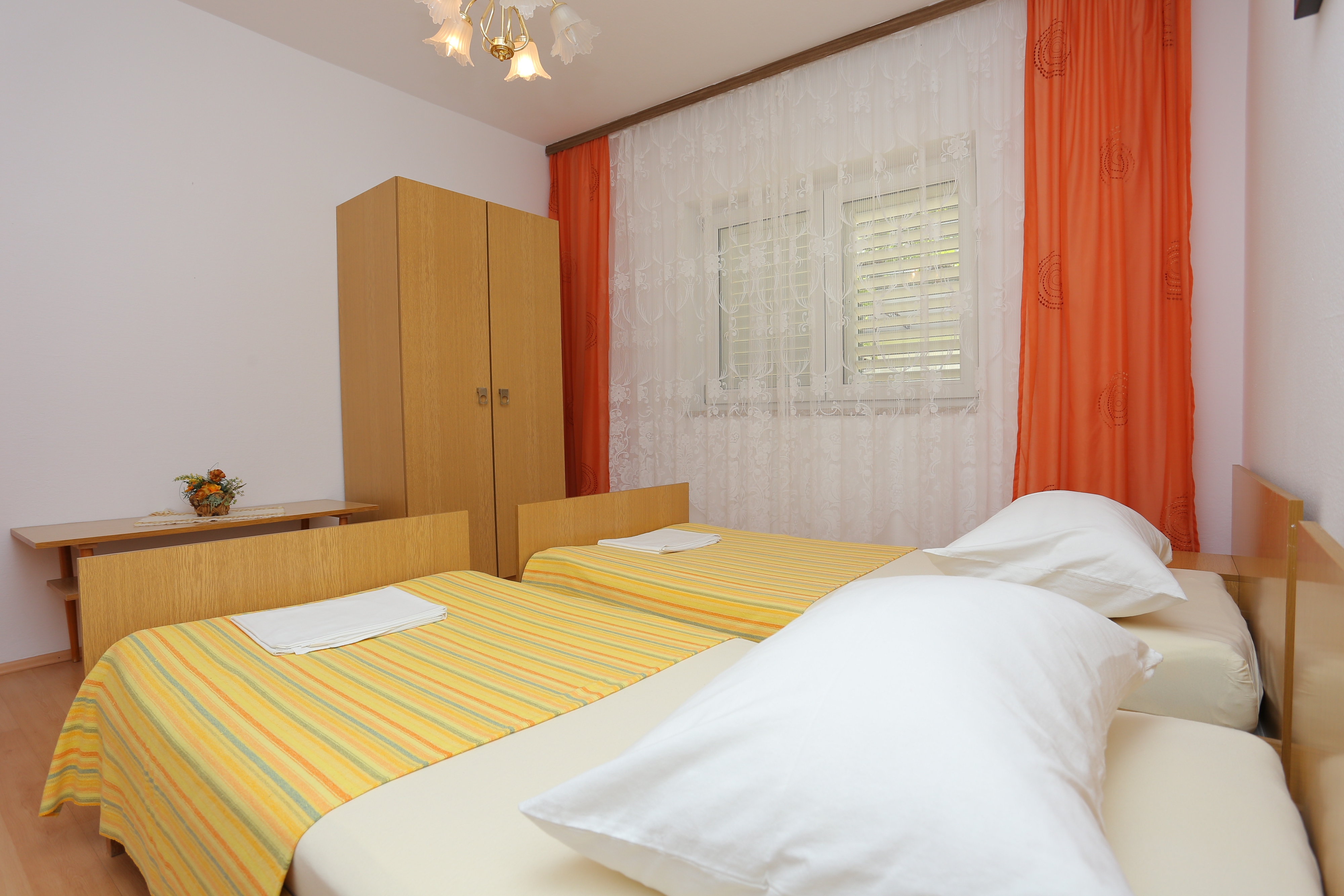 Four bedroom apartment with terrace and sea view Nemira, Omiš  A-a