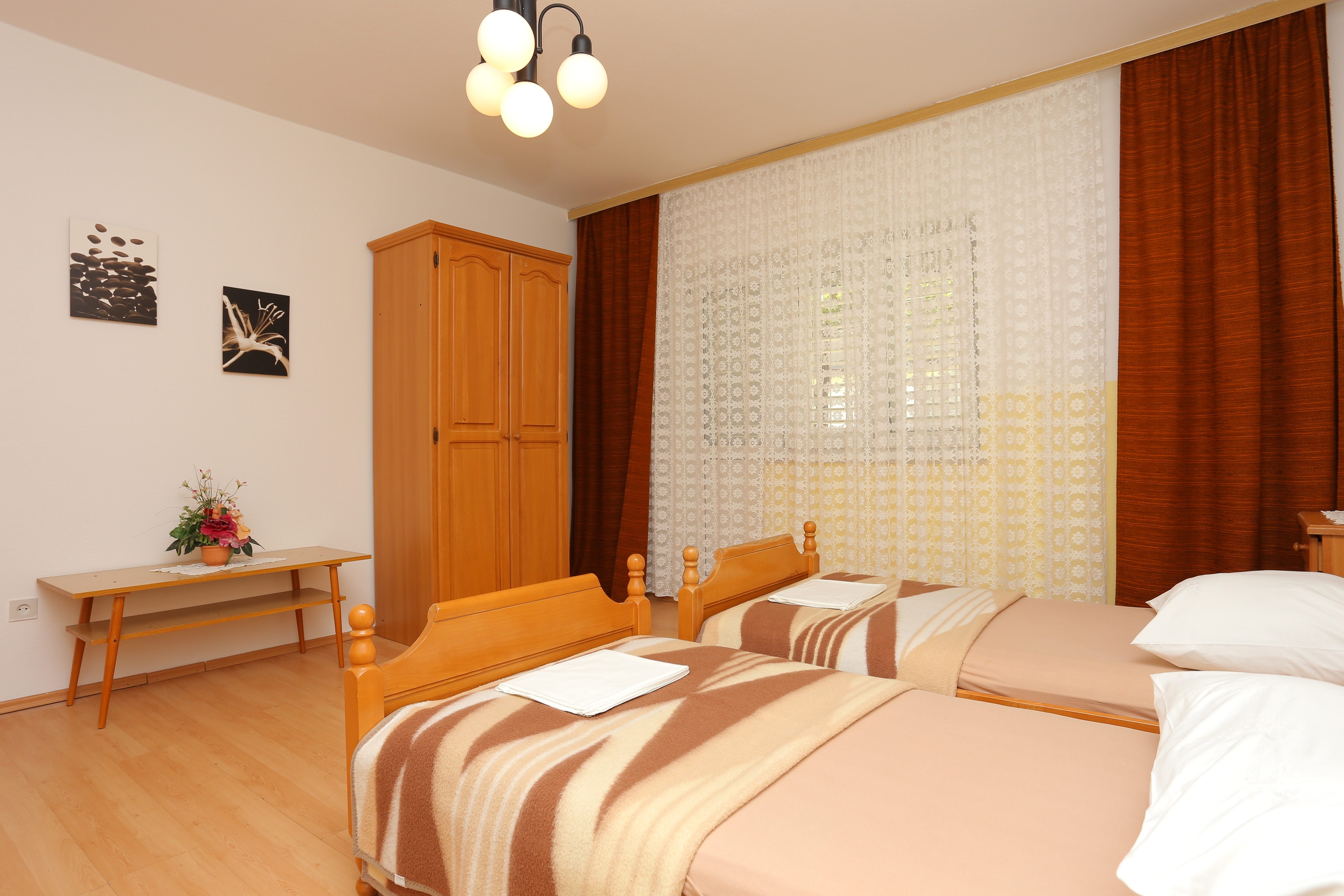 Four bedroom apartment with terrace and sea view Nemira, Omiš  A-a