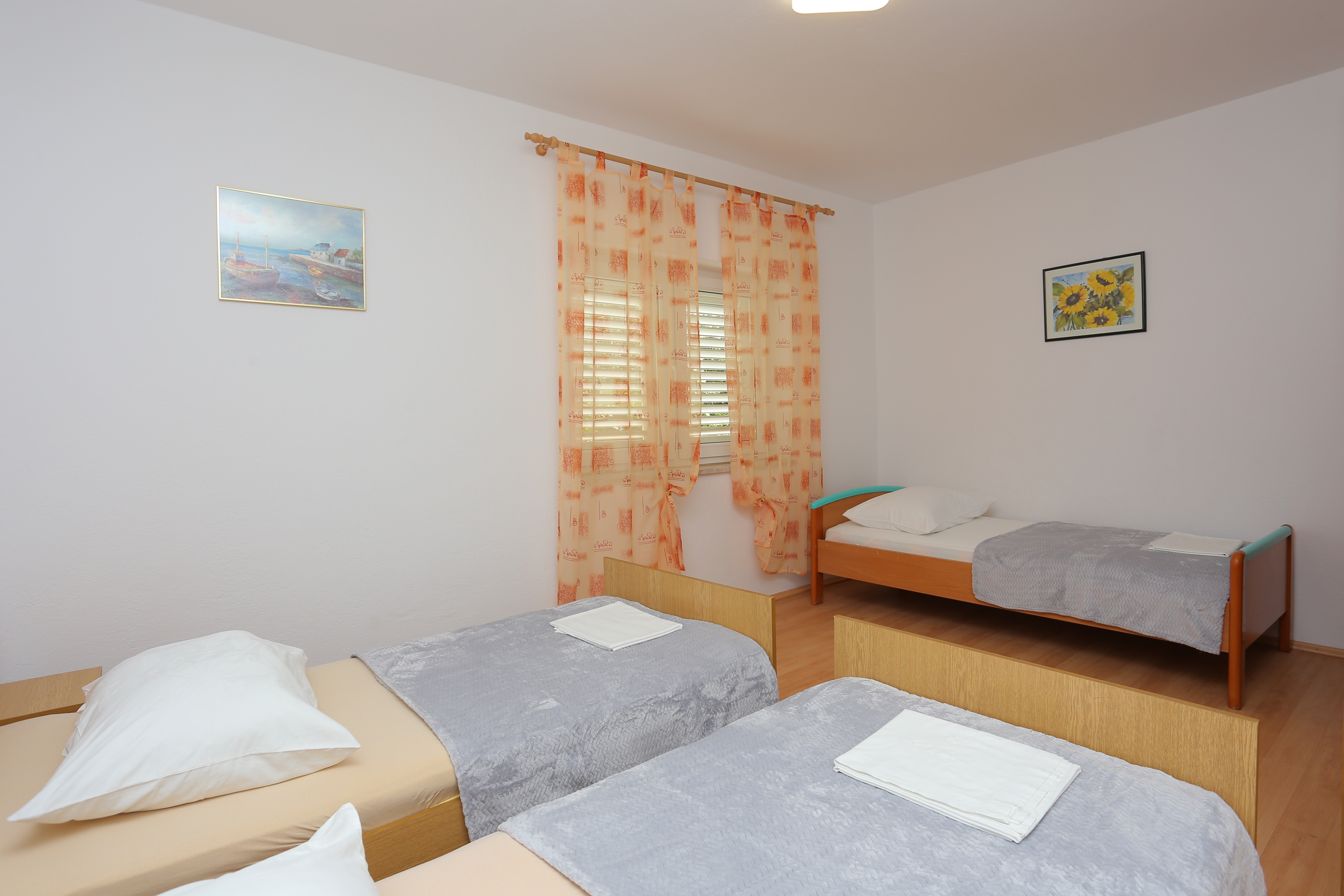 Four bedroom apartment with terrace and sea view Nemira, Omiš  A-a
