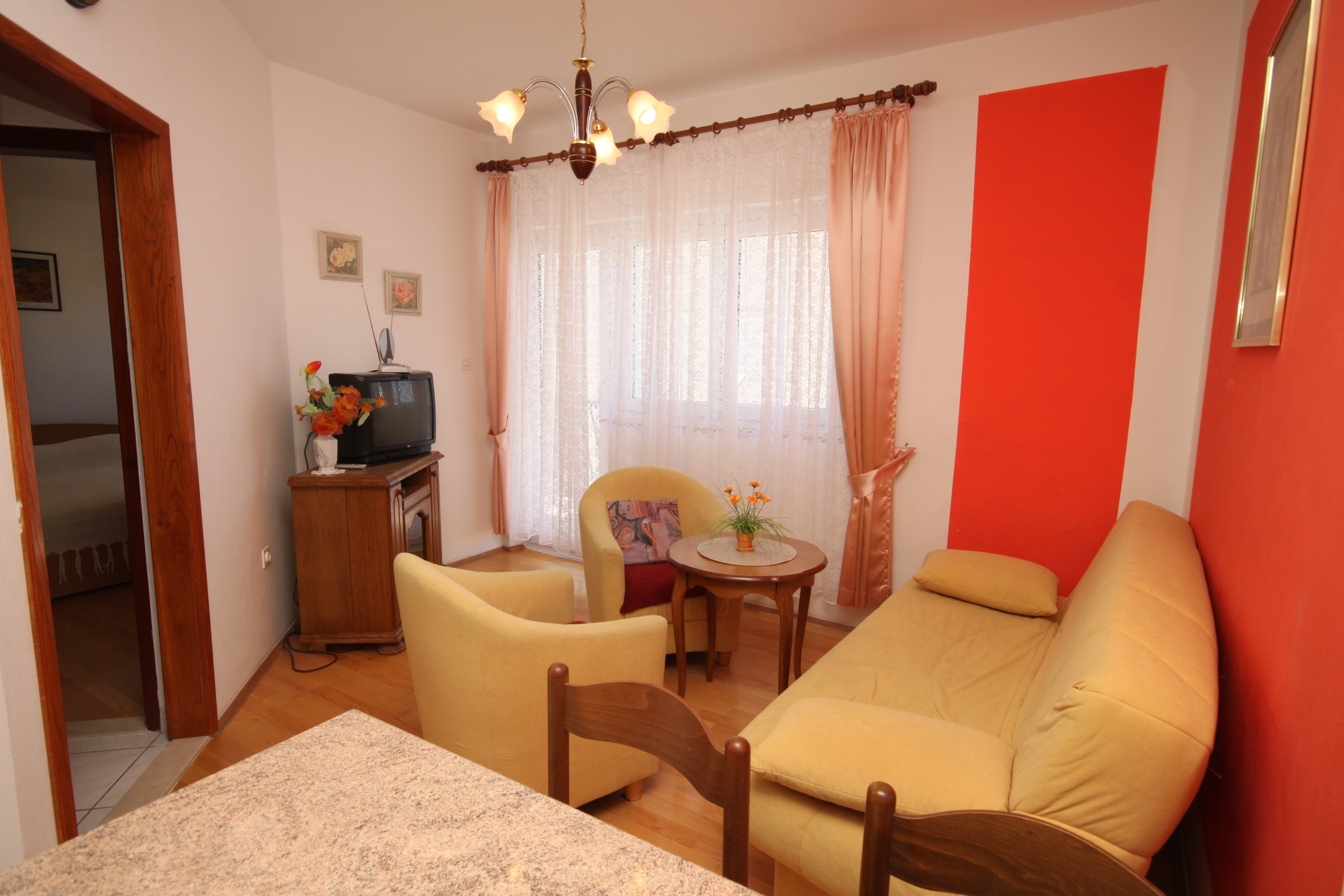 One bedroom apartment with balcony and sea view Nemira, Omiš (A-4652-b) One bedroom apartment with balcony and sea view Nemira, Omiš (A-4652-b)