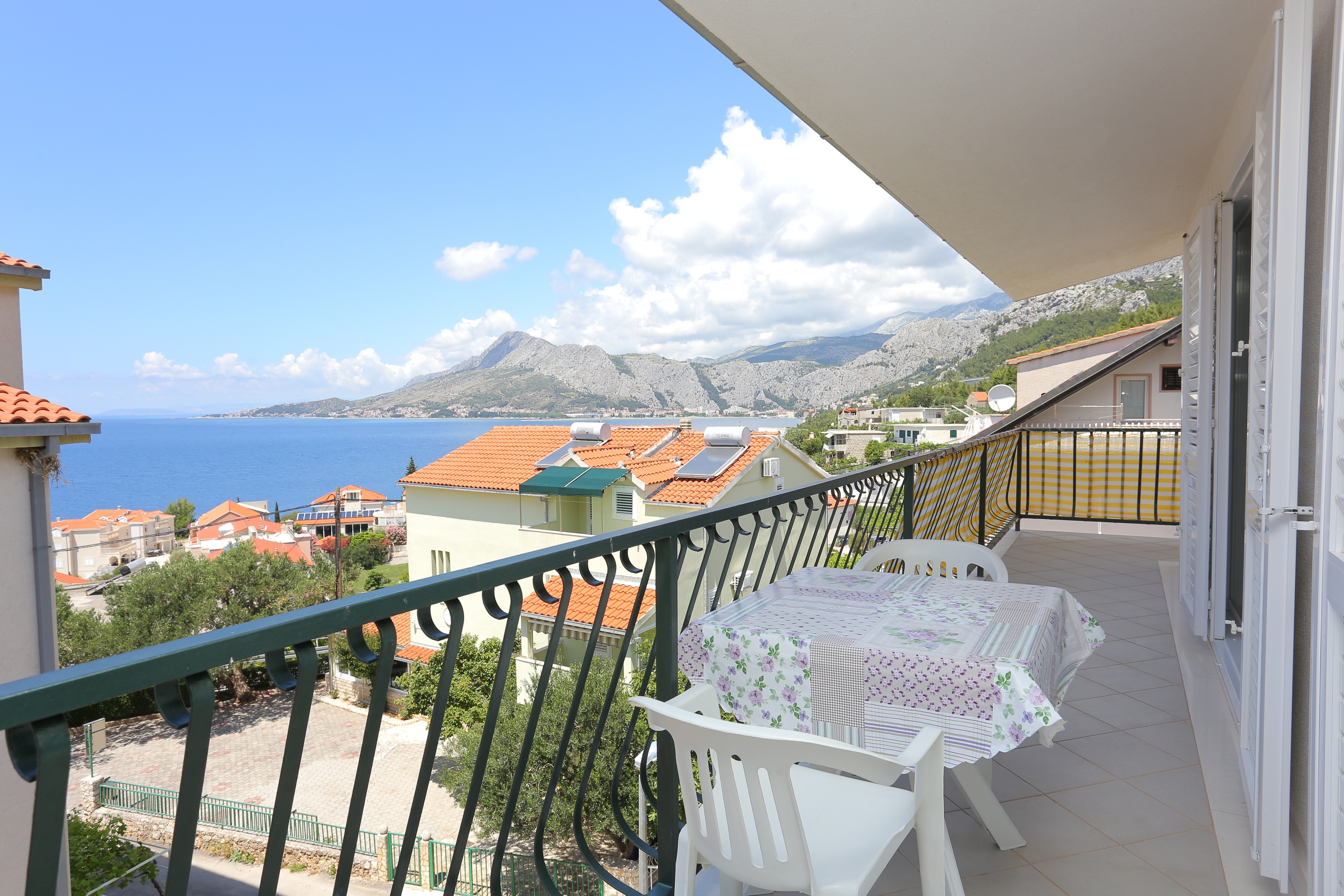 Three bedroom apartment with balcony and sea view Nemira, Omiš  A-c