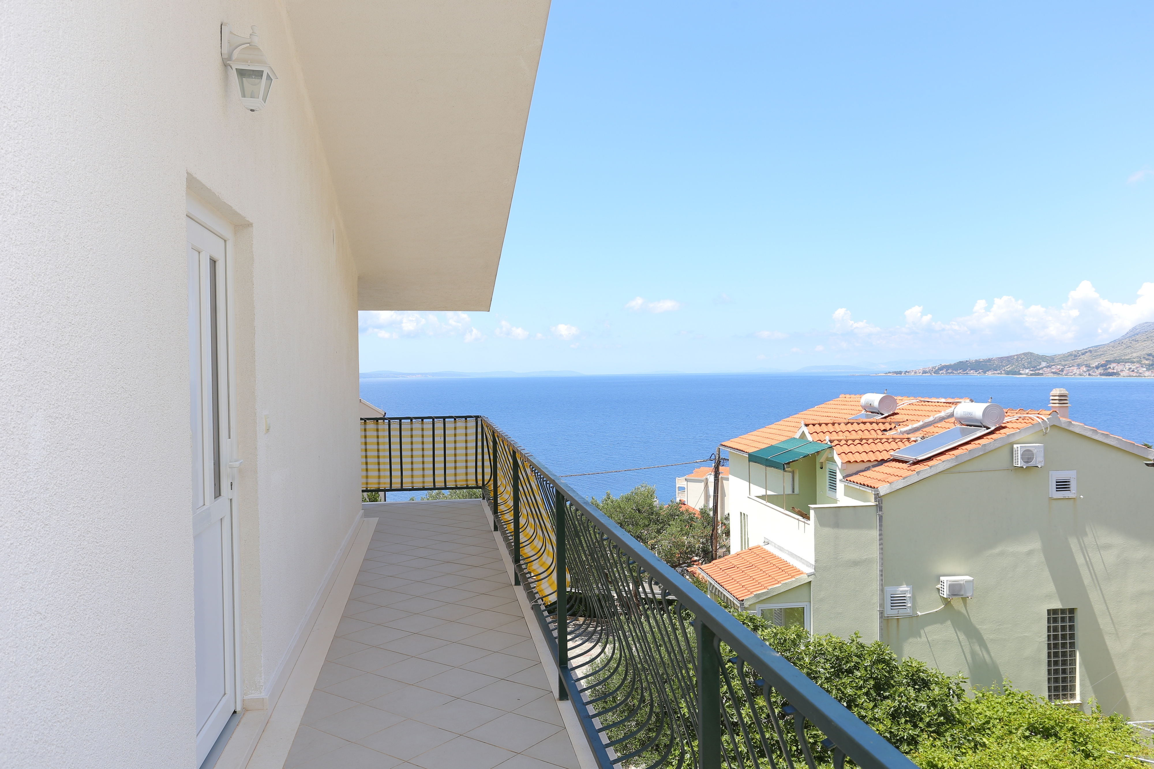 Three bedroom apartment with balcony and sea view Nemira, Omiš  A-c