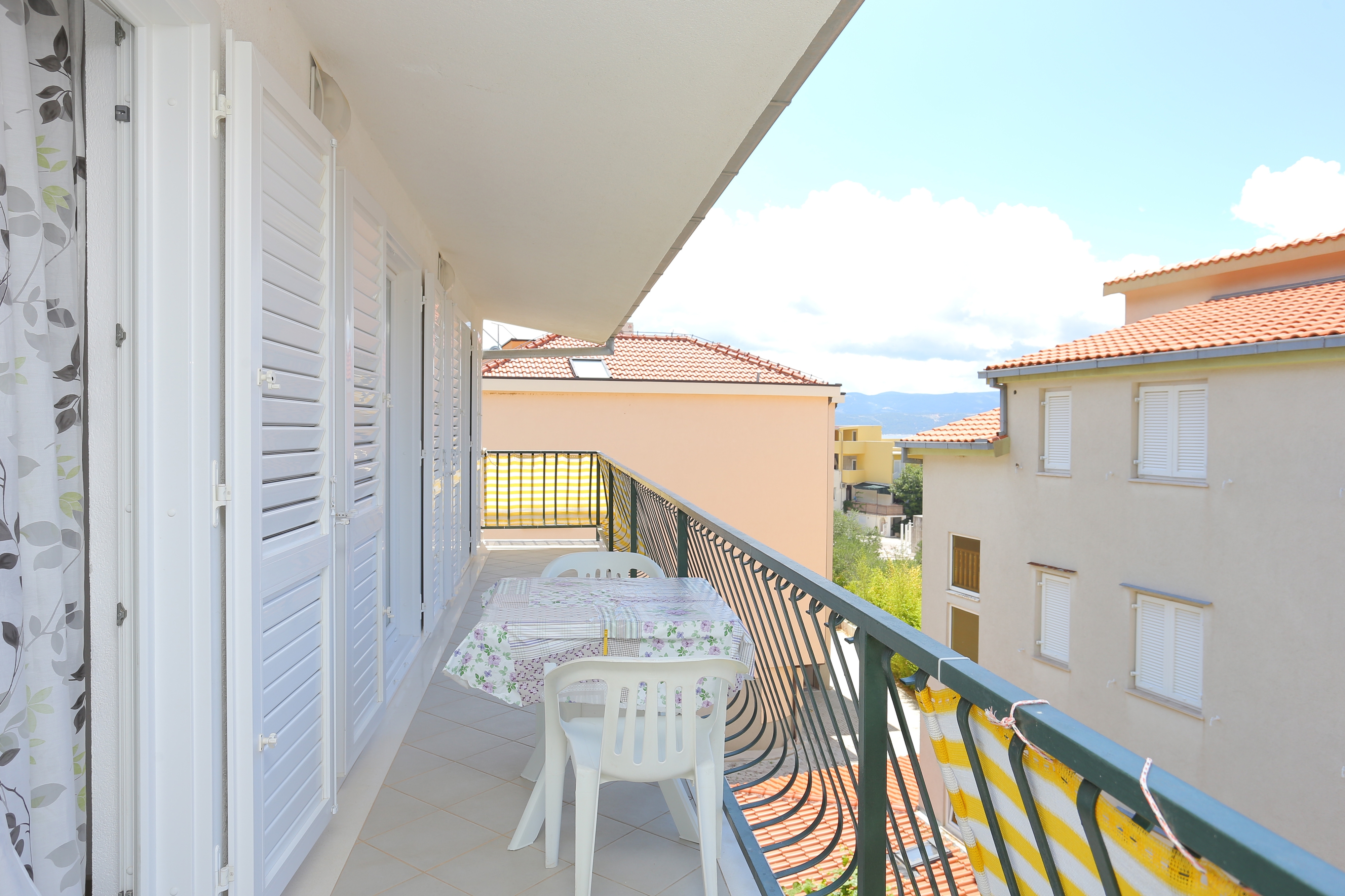 Three bedroom apartment with balcony and sea view Nemira, Omiš  A-c