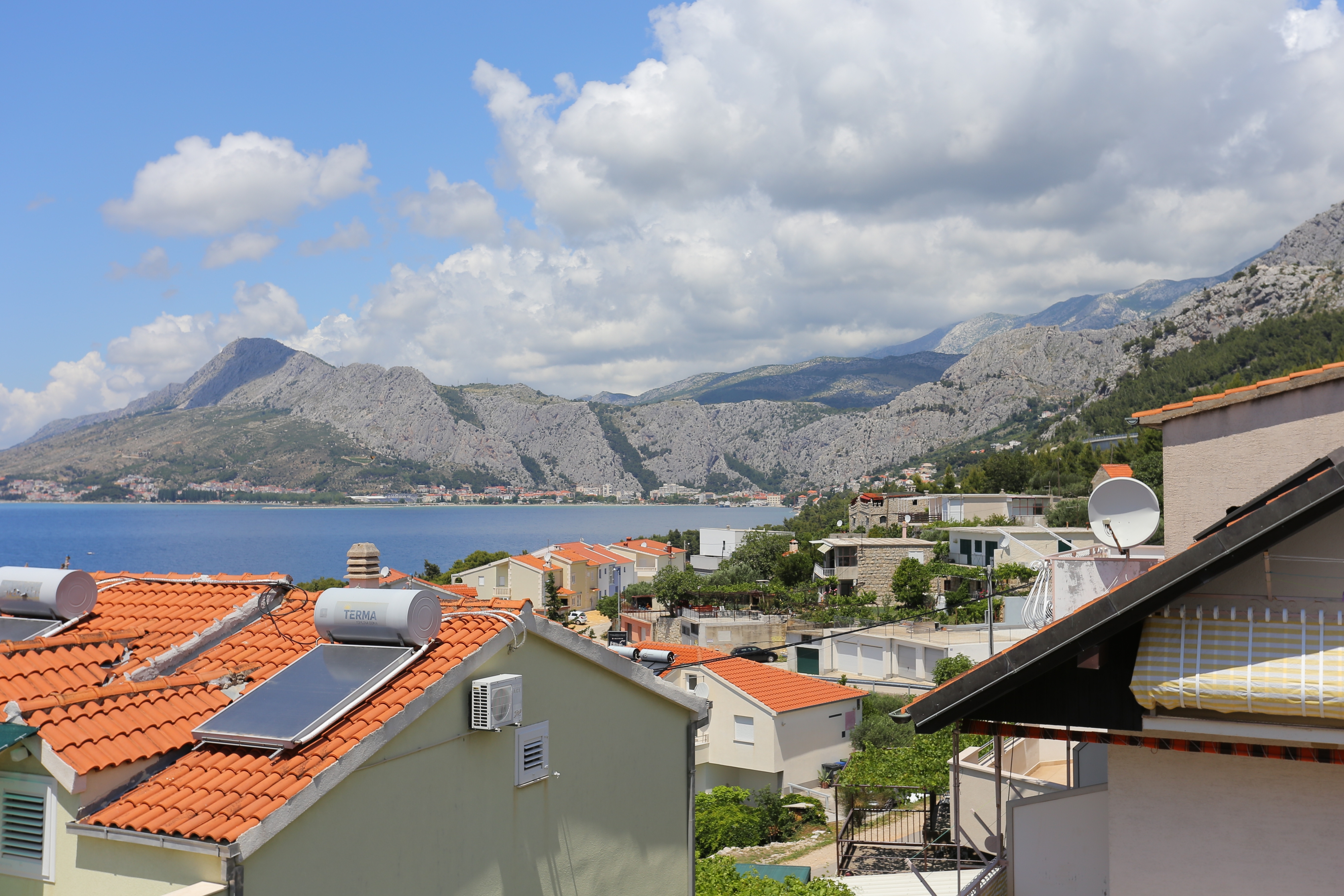 Three bedroom apartment with balcony and sea view Nemira, Omiš  A-c