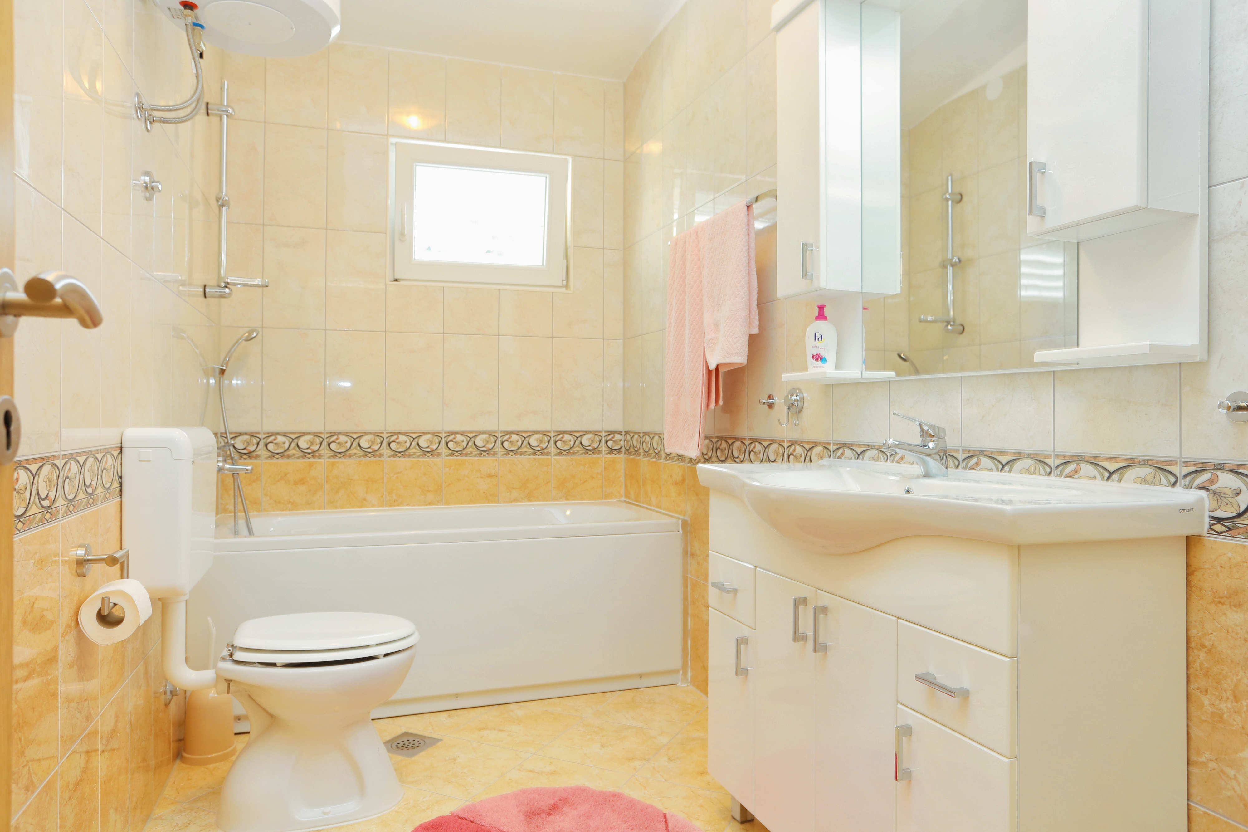 Three bedroom apartment with balcony and sea view Nemira, Omiš  A-c