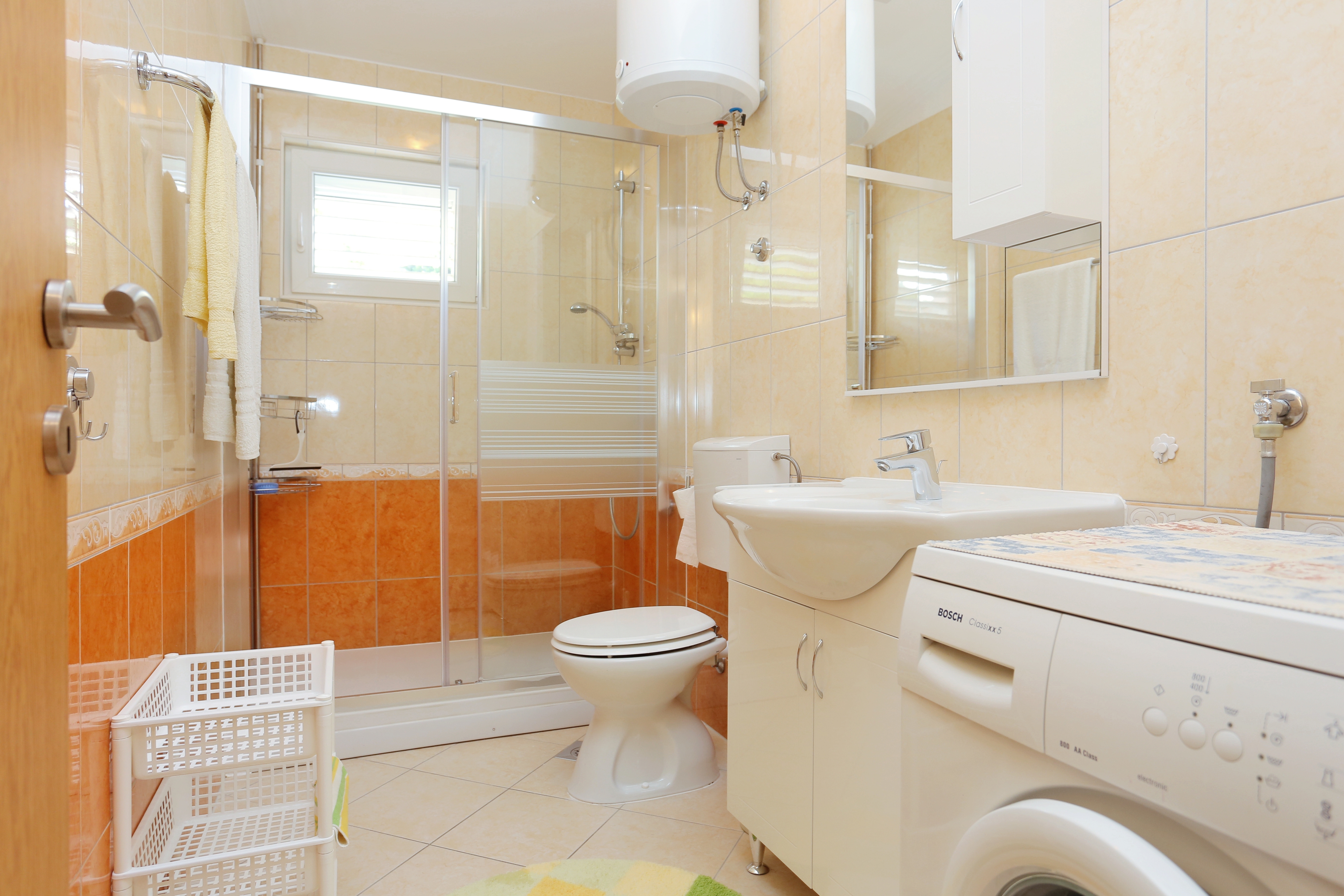 Three bedroom apartment with balcony and sea view Nemira, Omiš  A-c