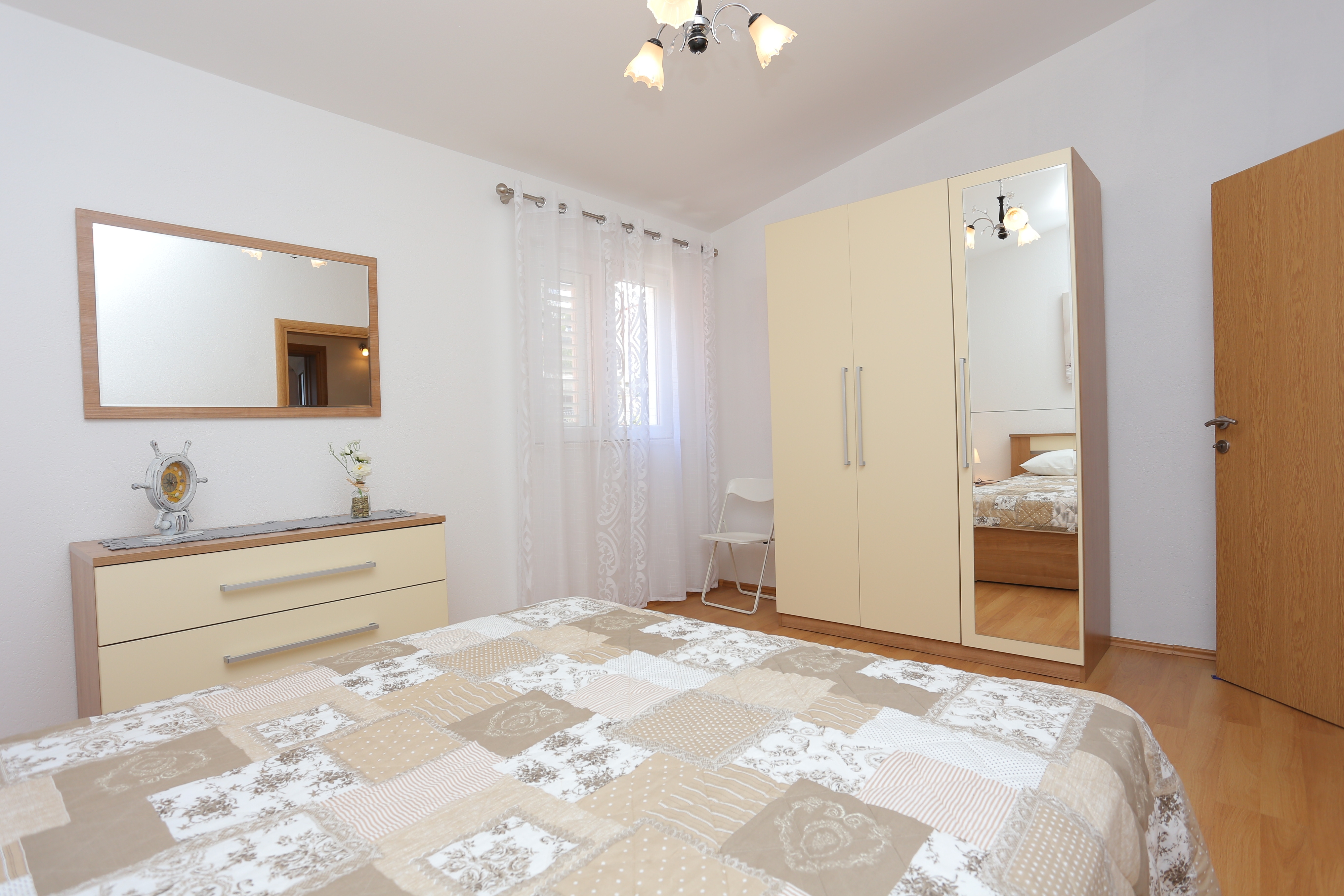 Three bedroom apartment with balcony and sea view Nemira, Omiš  A-c