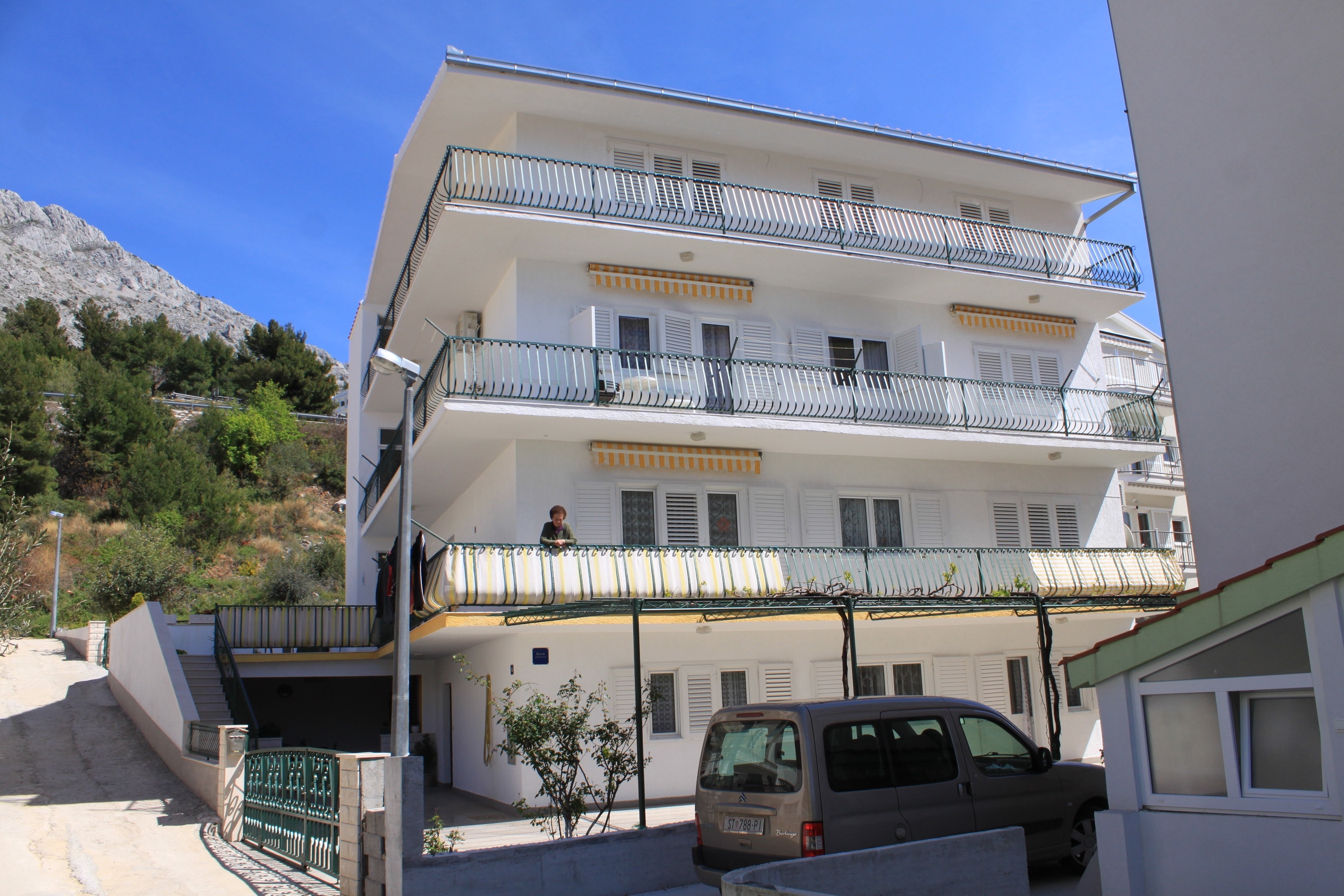 One bedroom apartment with balcony and sea view Nemira, Omiš (A-4652-b) One bedroom apartment with balcony and sea view Nemira, Omiš (A-4652-b)