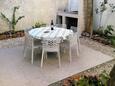 Courtyard Bol, Brač, Courtyard 4658 - Apartments with pebble beach.