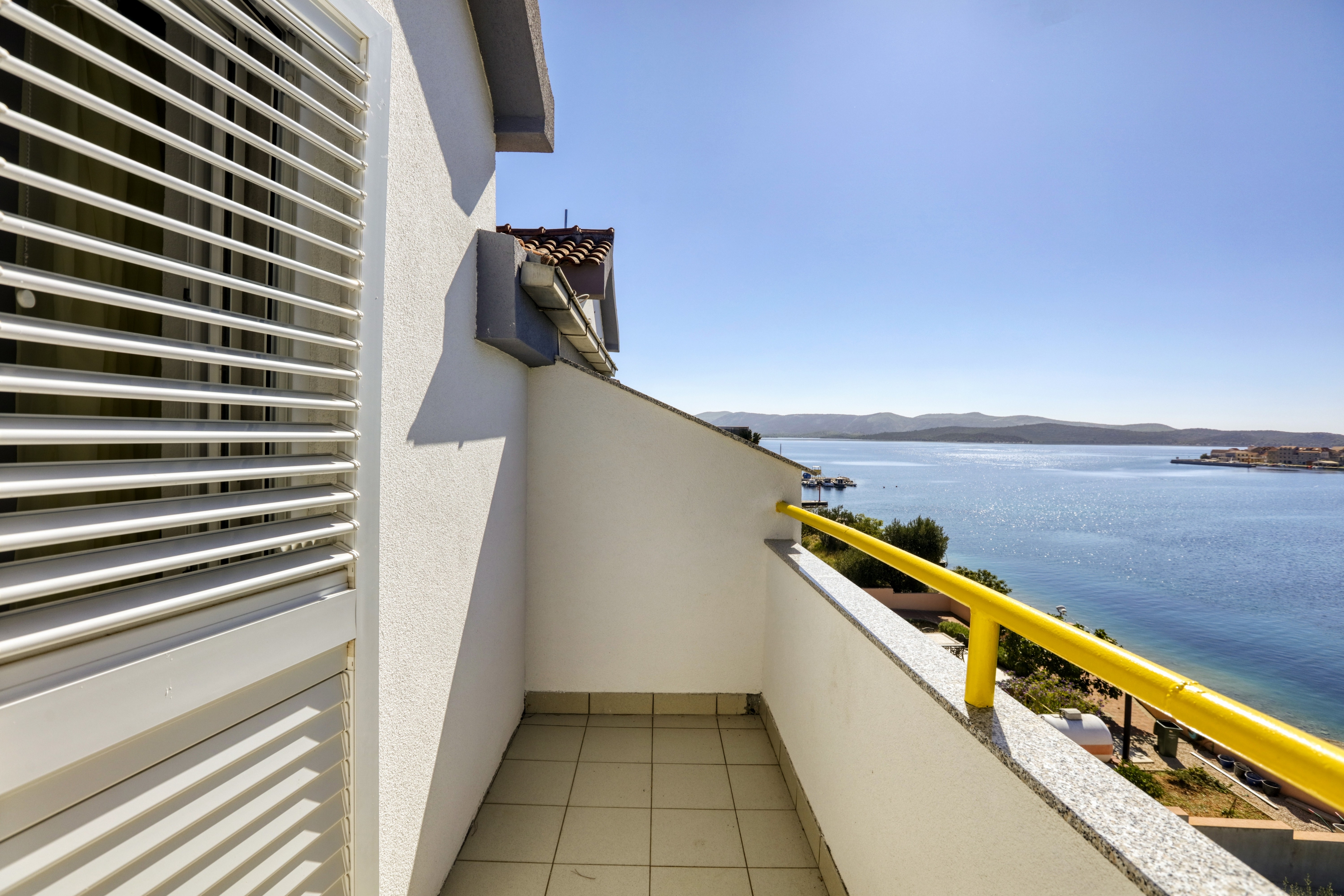 Three bedroom apartment near beach Brodarica, Šibenik  A-a