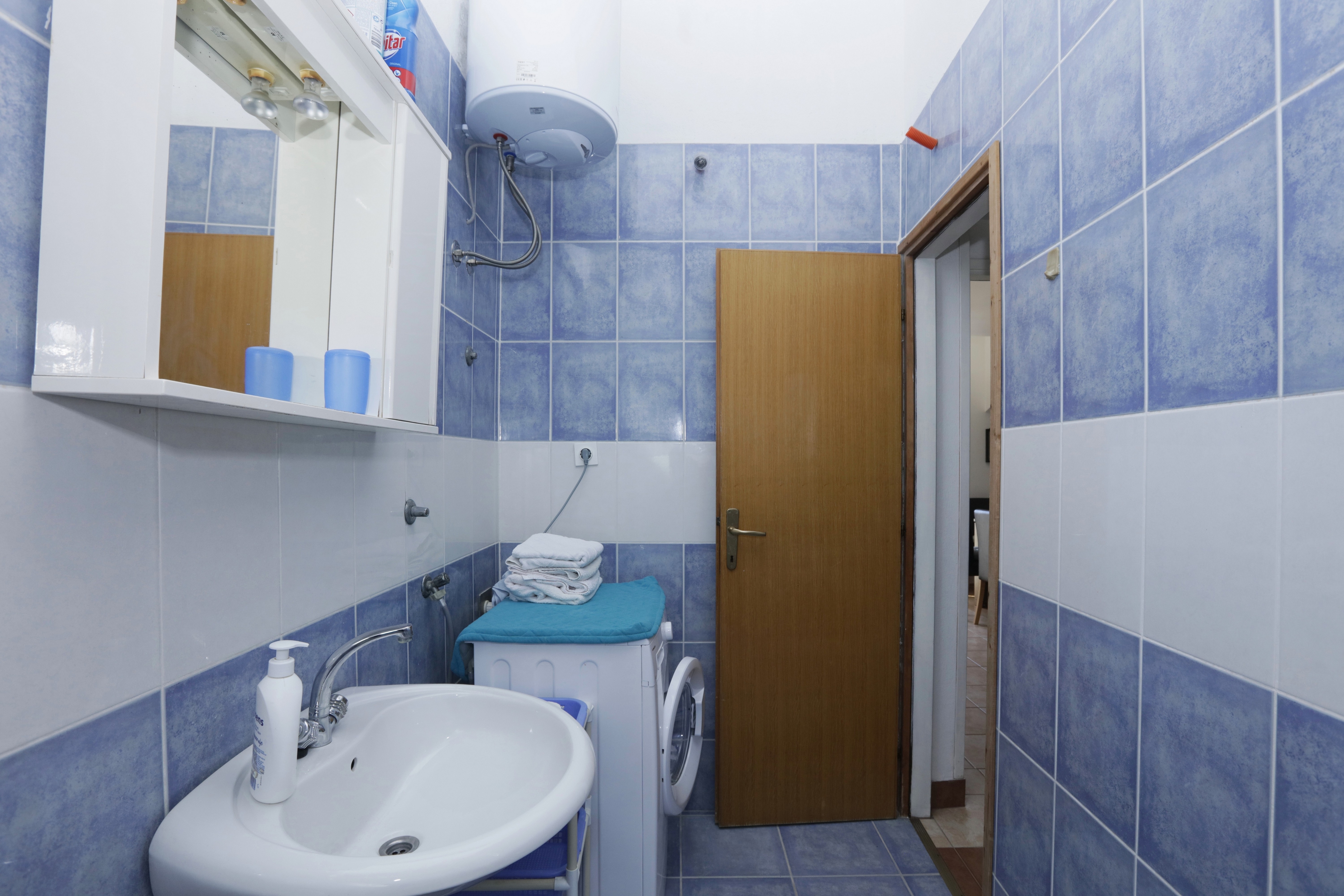 Three bedroom apartment near beach Brodarica, Šibenik  A-a