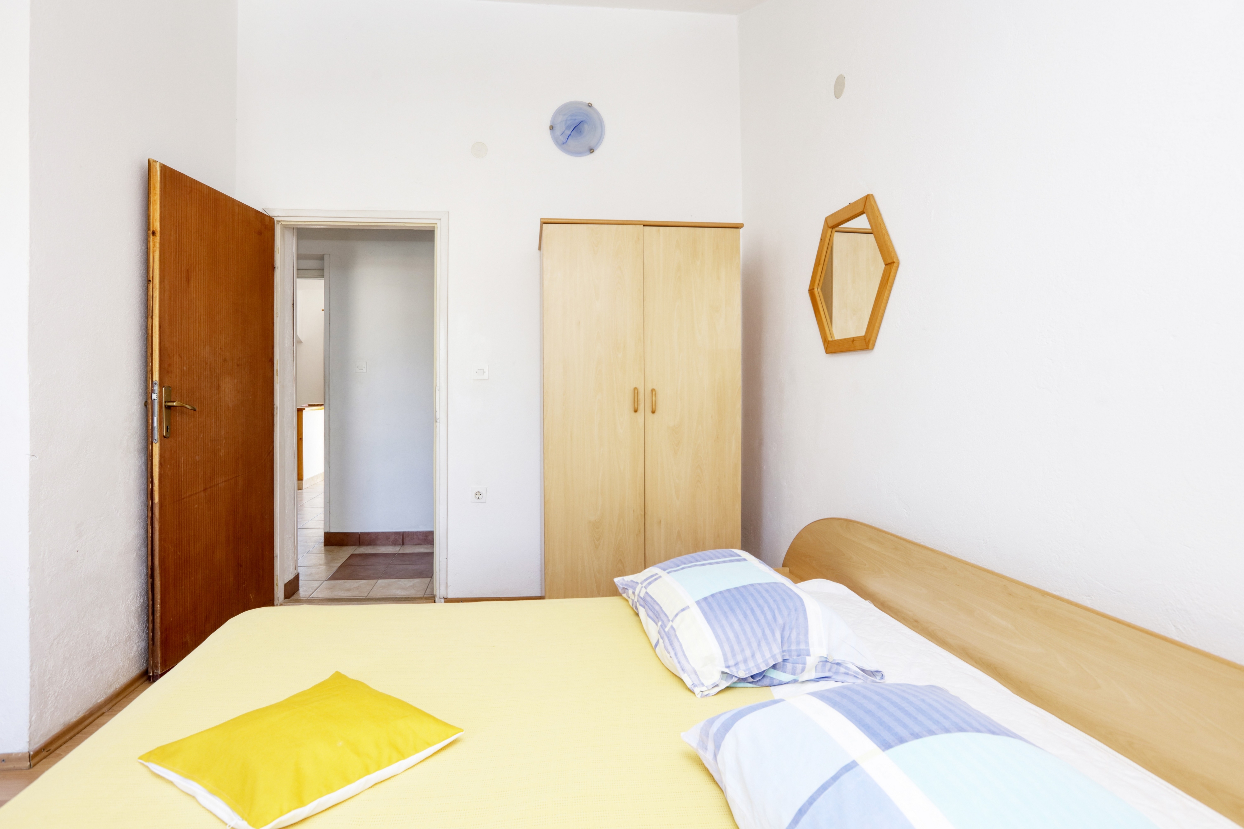 Three bedroom apartment near beach Brodarica, Šibenik  A-a