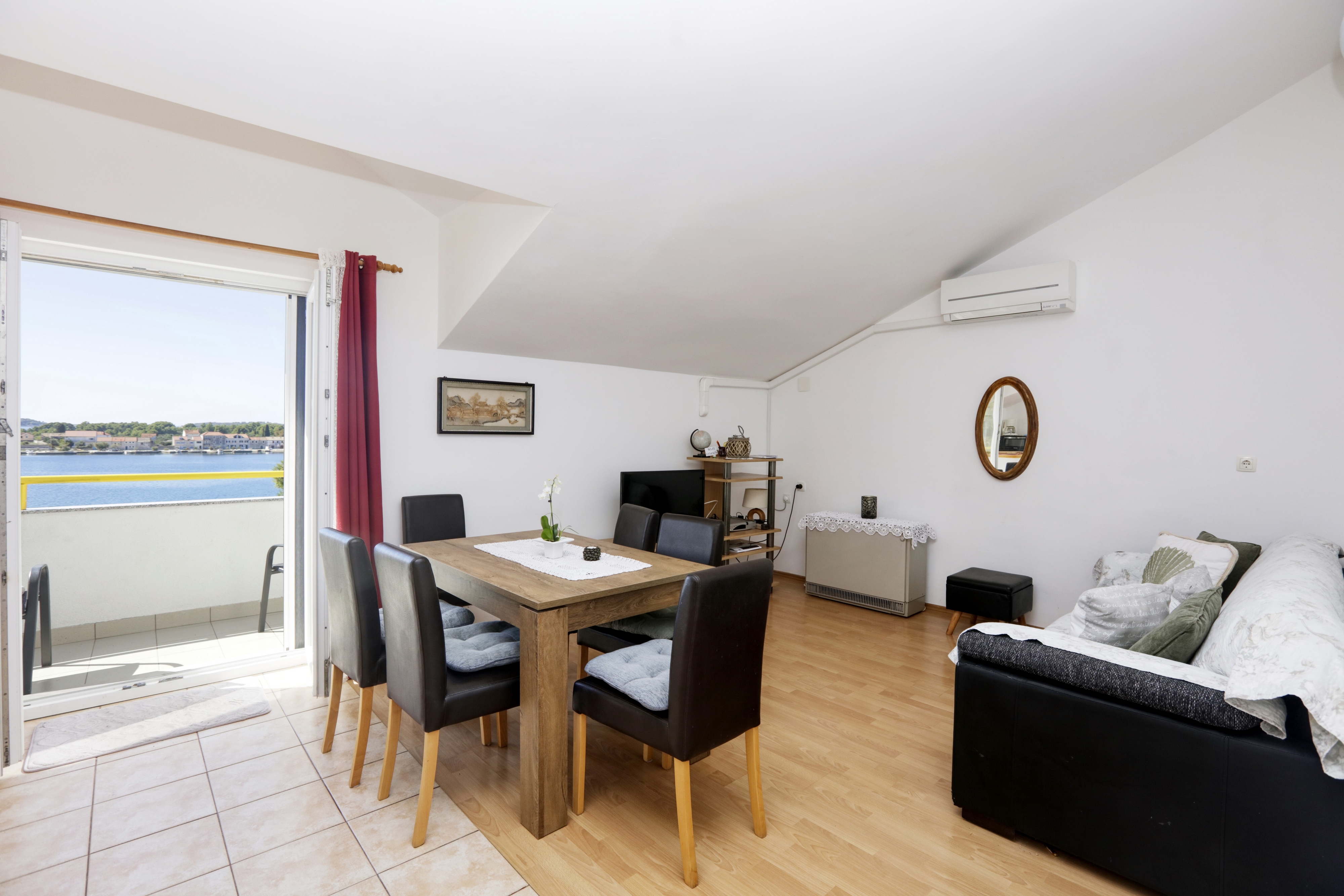 Three bedroom apartment near beach Brodarica, Šibenik  A-a