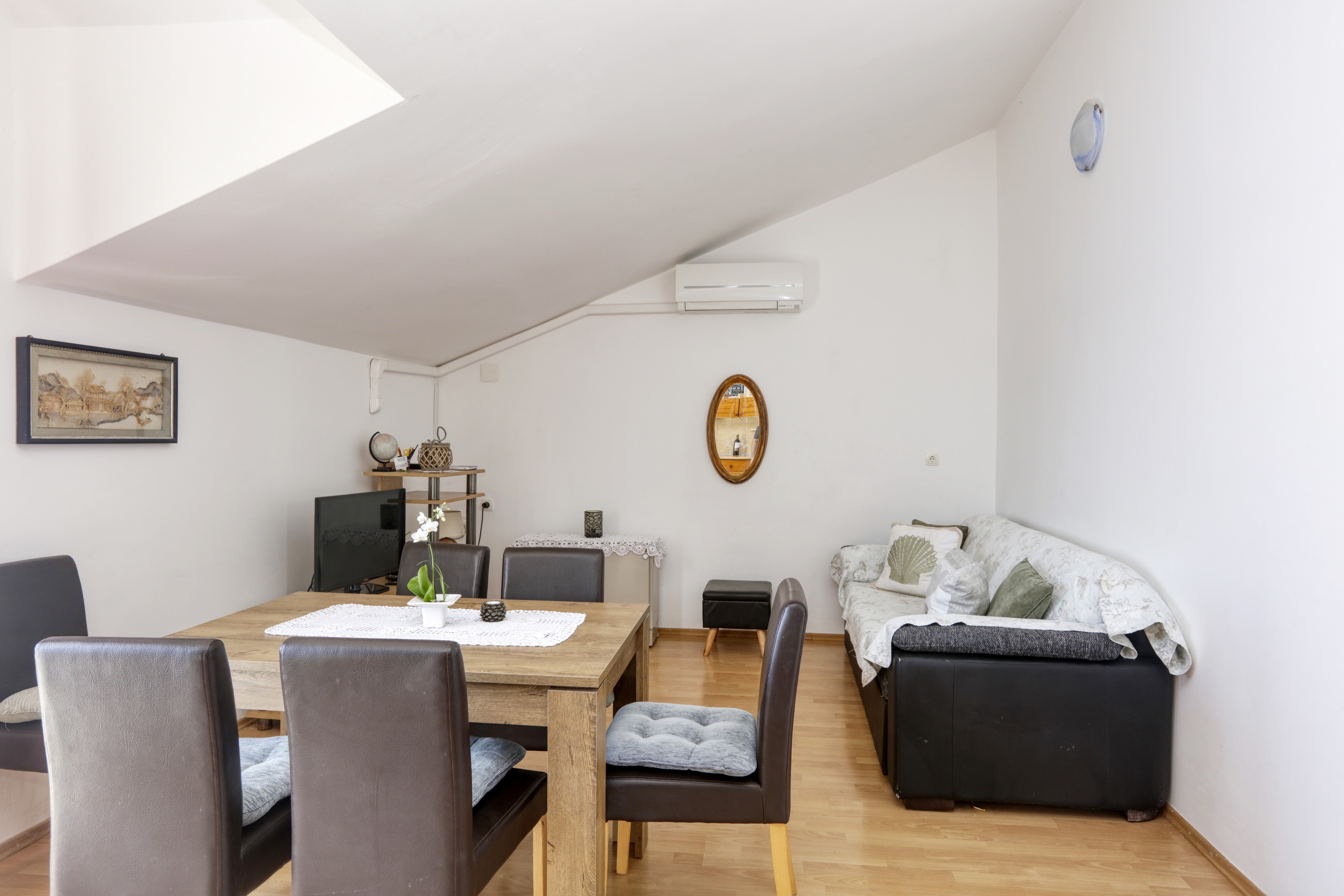 Three bedroom apartment near beach Brodarica, Šibenik  A-a