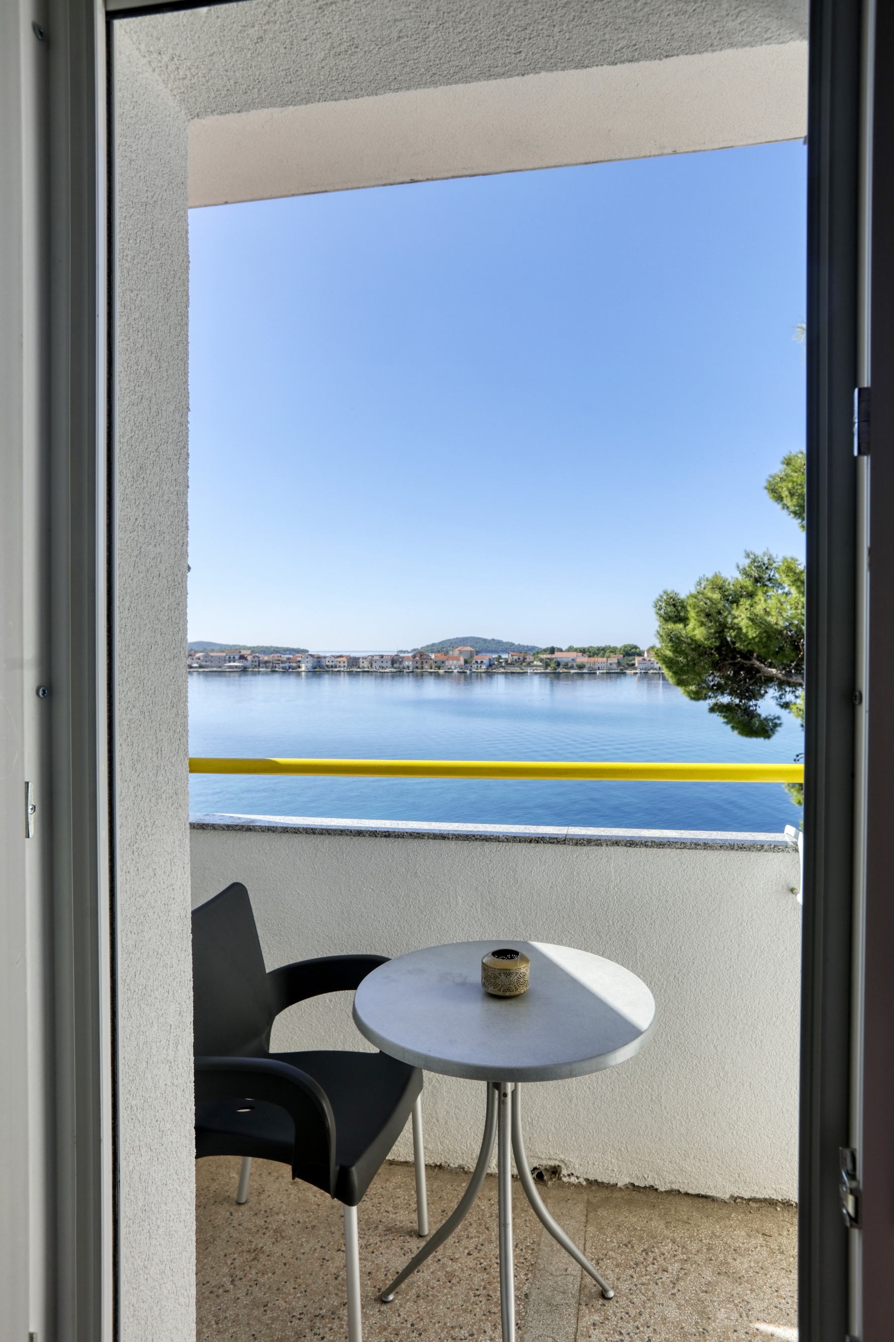 Three bedroom apartment near beach Brodarica, Šibenik  A-c