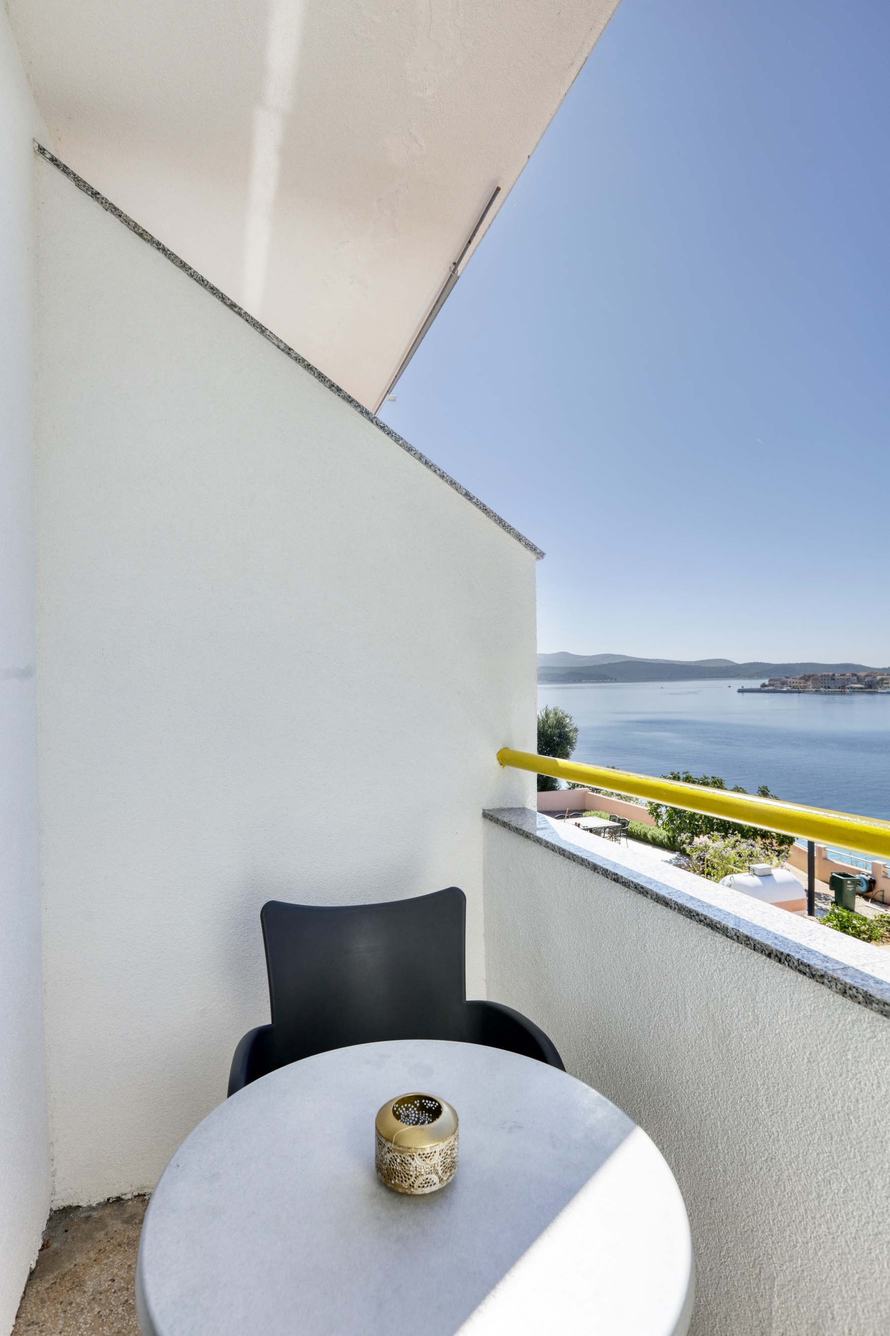 Three bedroom apartment near beach Brodarica, Šibenik  A-c
