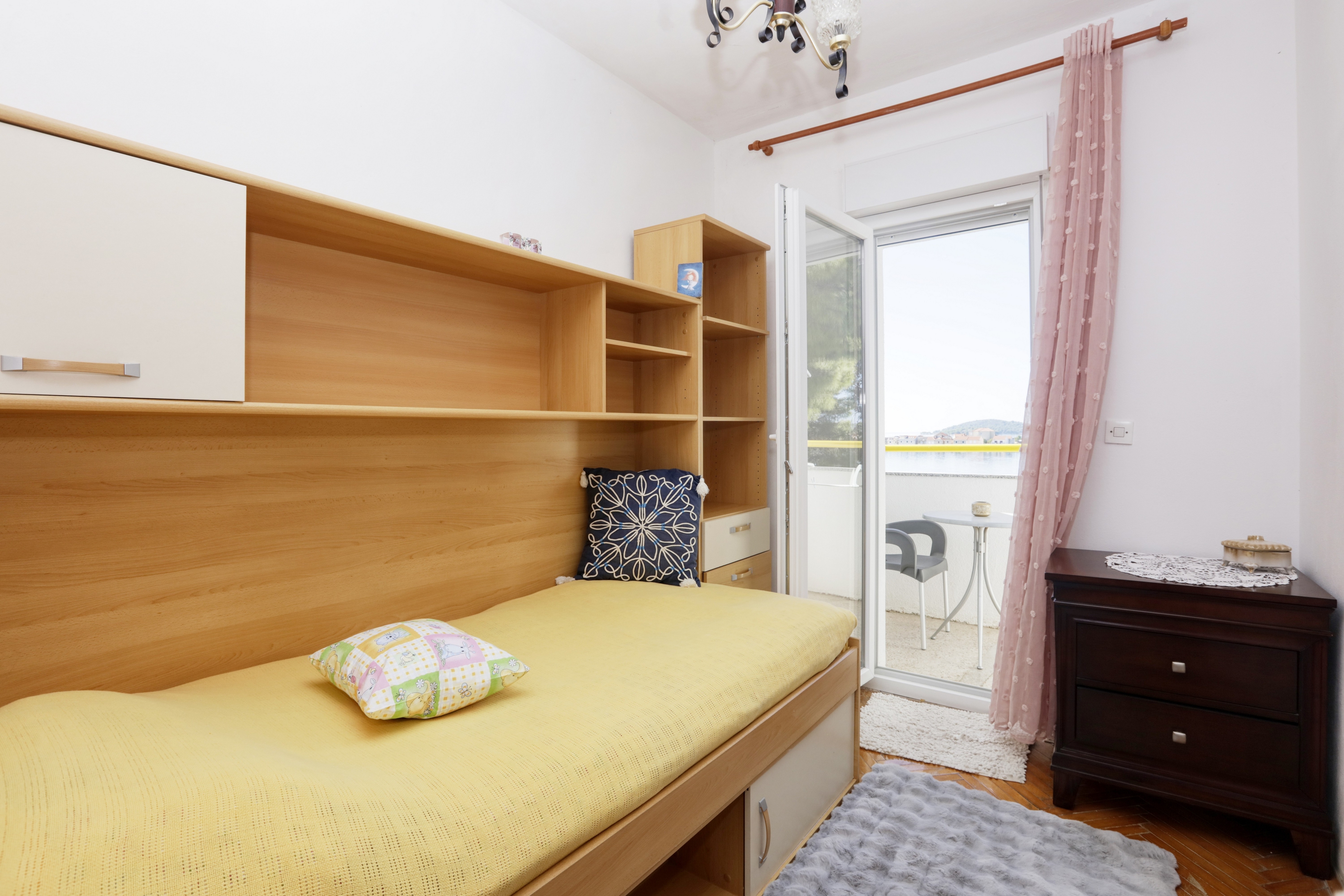 Three bedroom apartment near beach Brodarica, Šibenik  A-c