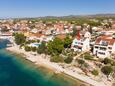 Brodarica, Šibenik, Objekt 466 - Ubytování v blízkosti moře s oblázkovou pláží.