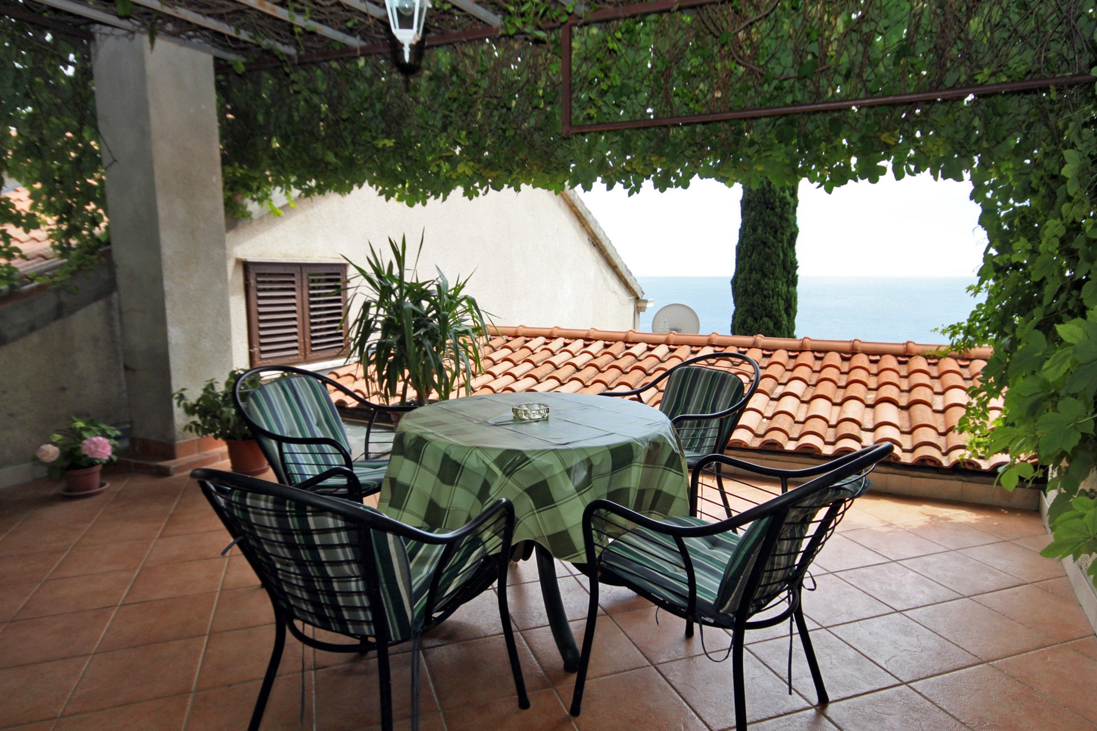 Two bedroom apartment with terrace and sea view Dubrovnik  A-a