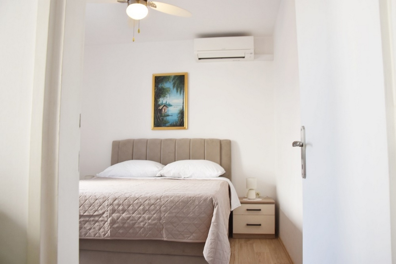 Two bedroom apartment with terrace Dubrovnik  A-b