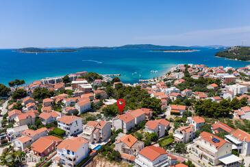 Žaborić, Šibenik, Szálláshely 469 - Apartmanok a tenger közelében kavicsos stranddal.