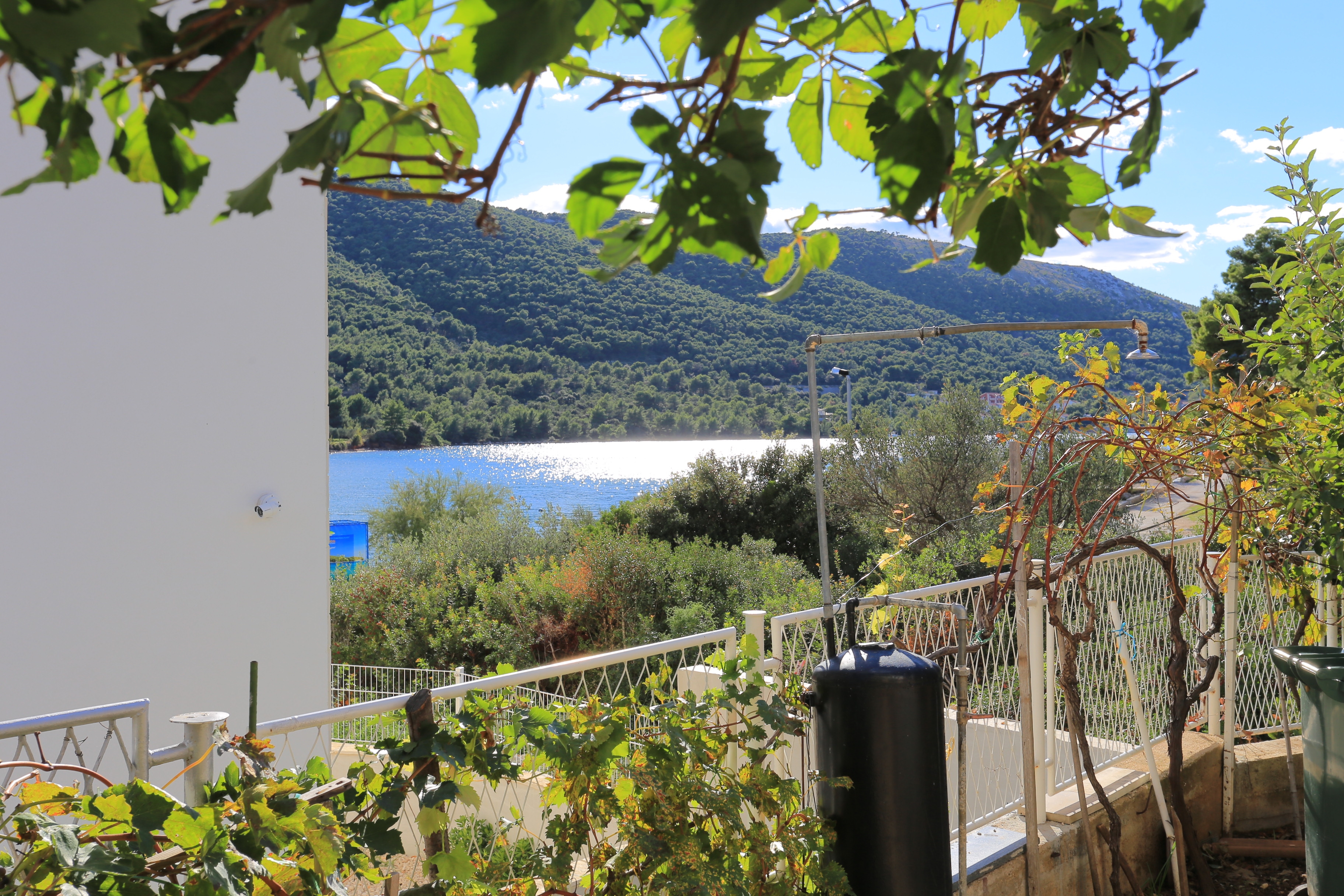 One bedroom apartment near beach Grebaštica, Šibenik  A-d